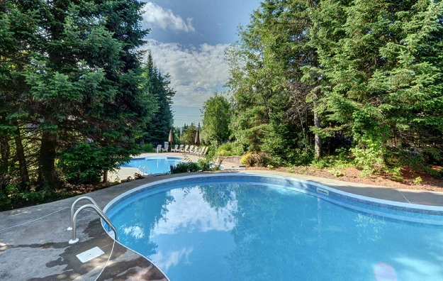 Luxury Mont-Tremblant chalet with private hot tub and large patio