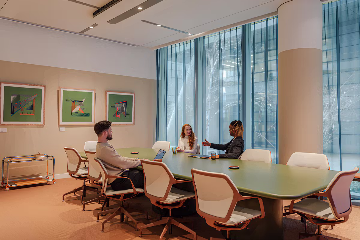 Bespoke meeting table in lacquered veneer
