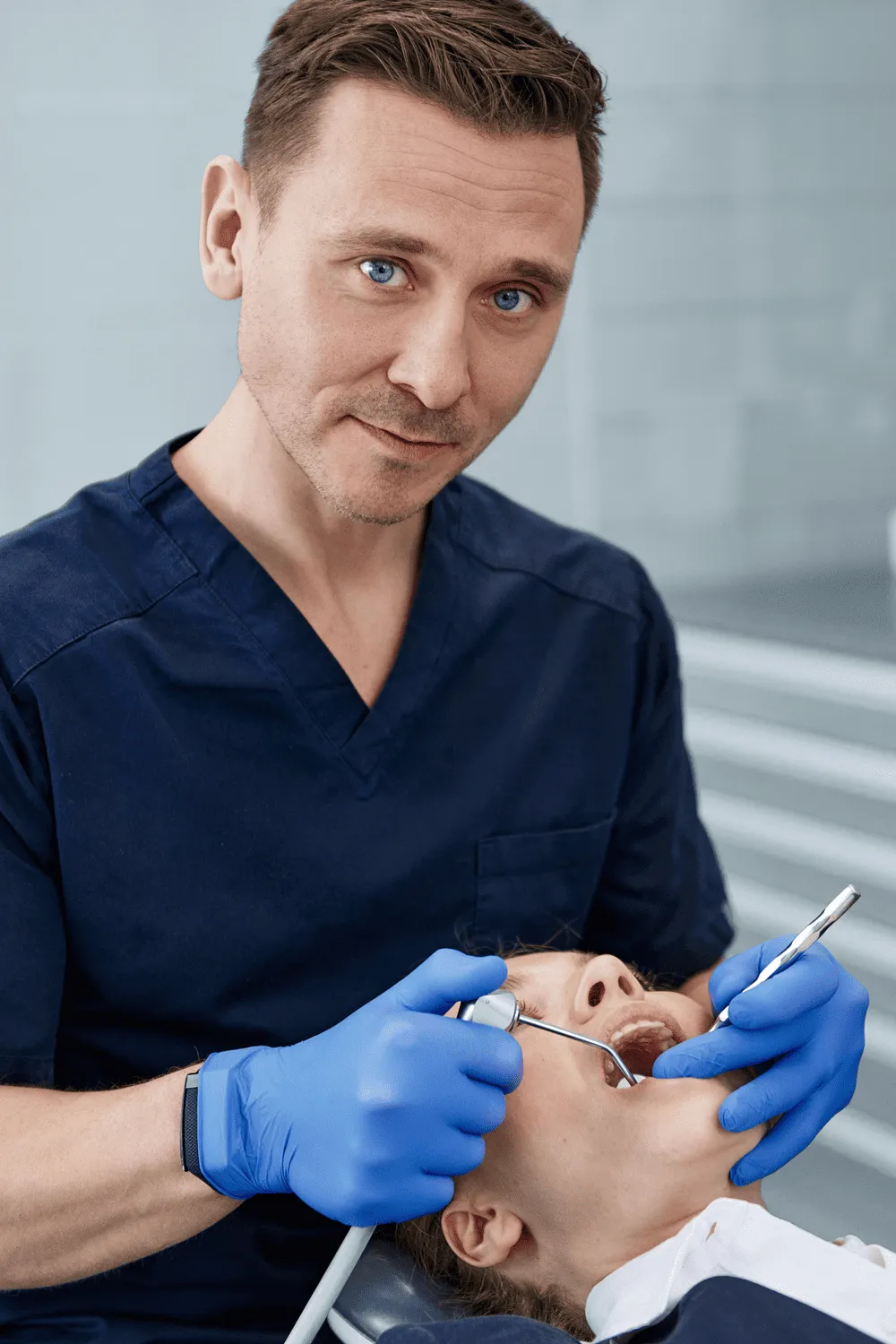 karol-sujka-implanty-zebowe-olsztyn