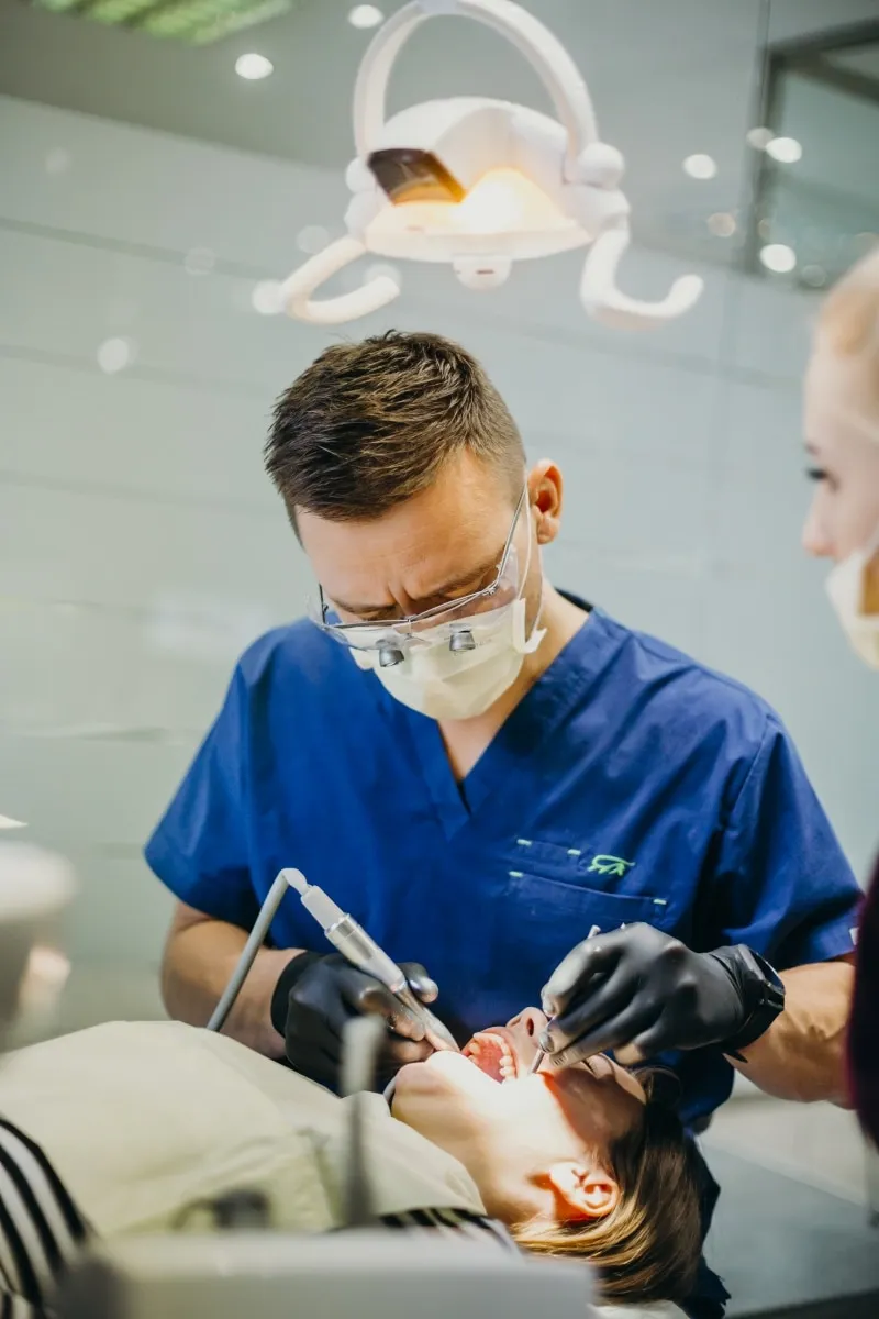 dobry-dentysta-implantologia-olsztyn-karol-sujka