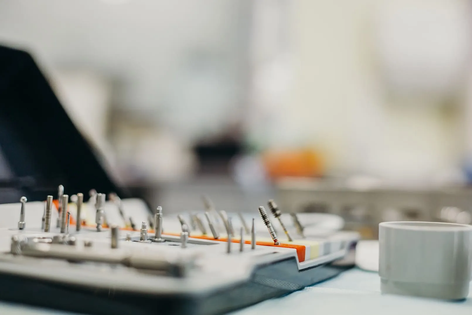 odbudowa-uzebienia-dzieki-implantom-nowoczesne-rozwiazania-stomatologiczne-w-olsztynie