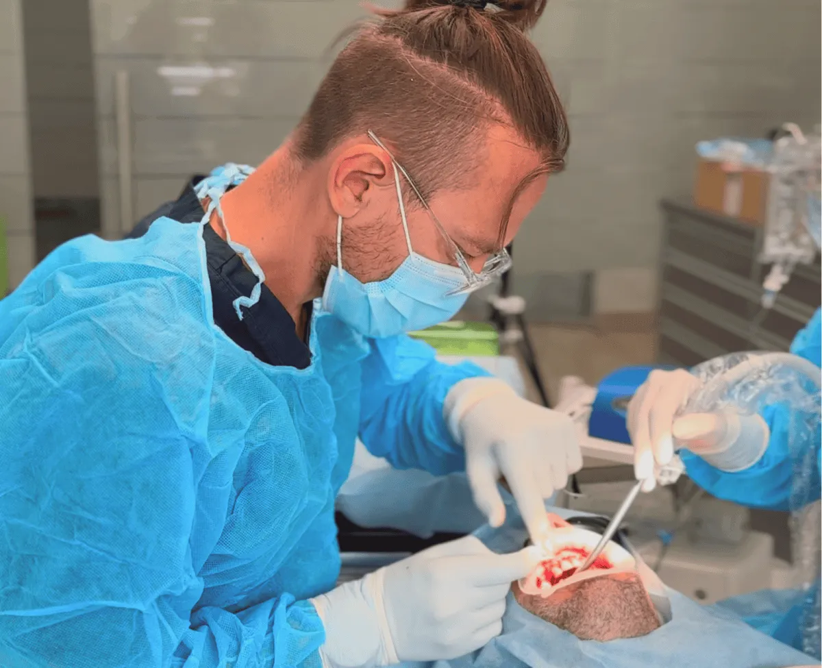 chirurg-stomatolog-olsztyn-zabieg-implantacji