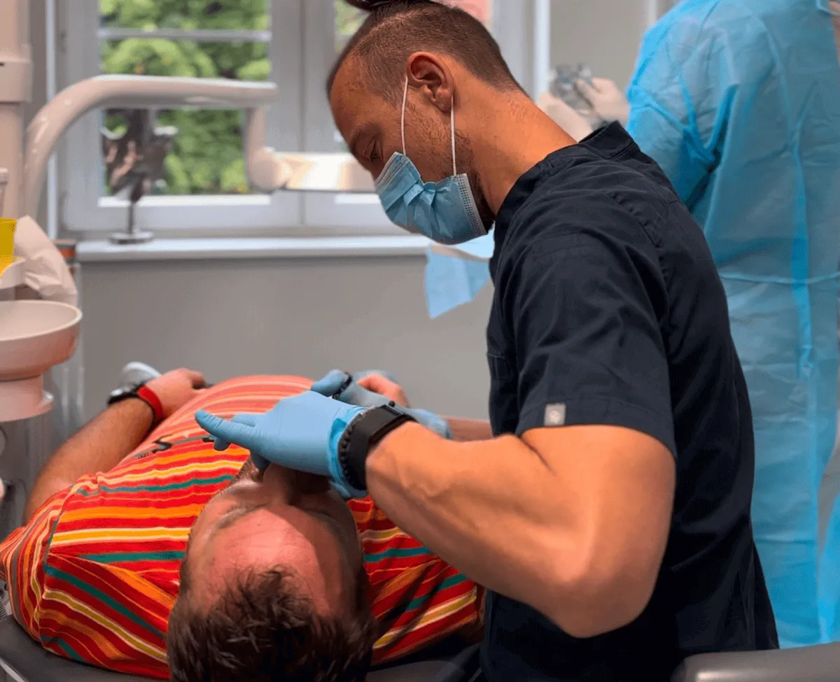 implanty-zebowe-przed-i-po-olsztyn