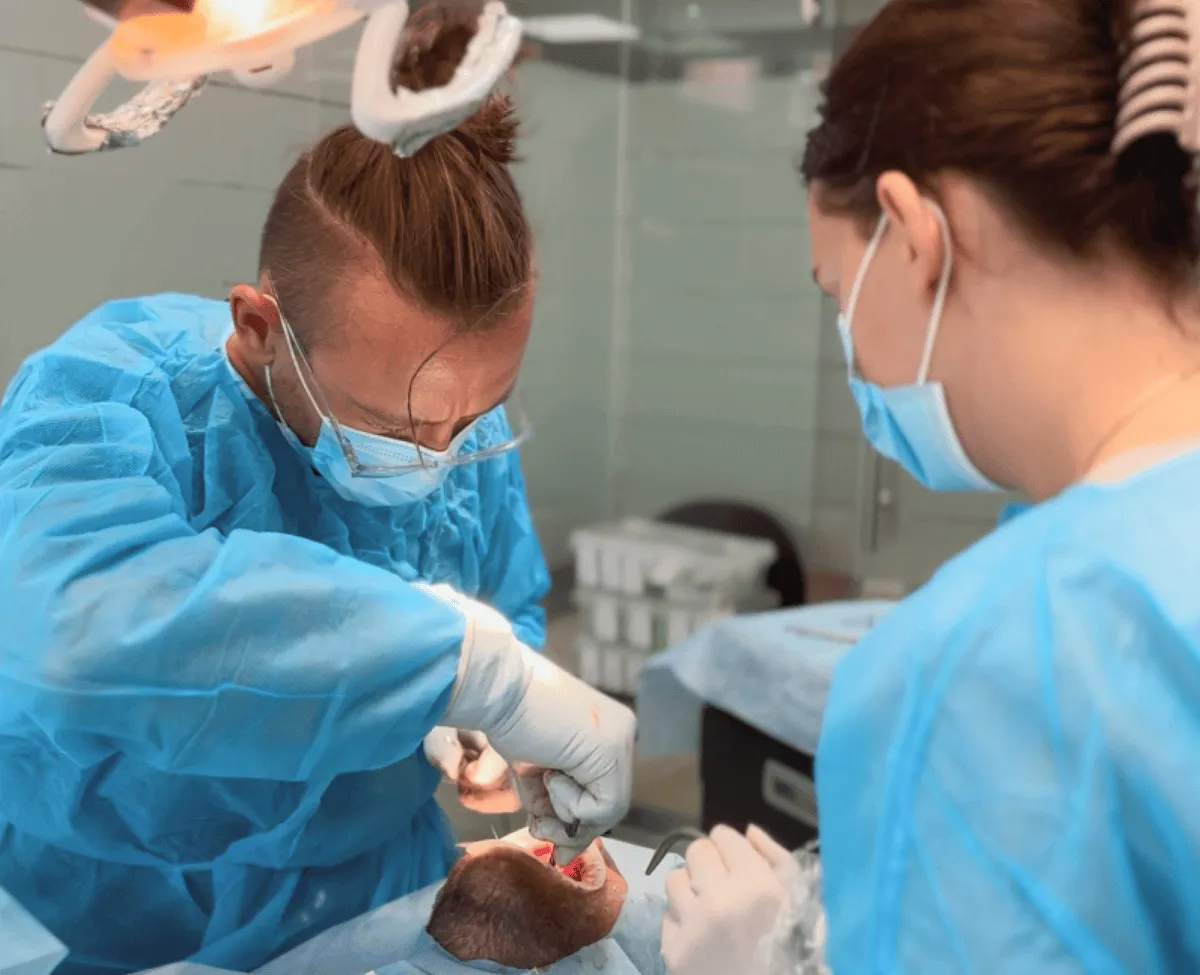 rekonstrukcja-uzebienia-implanty-olsztyn