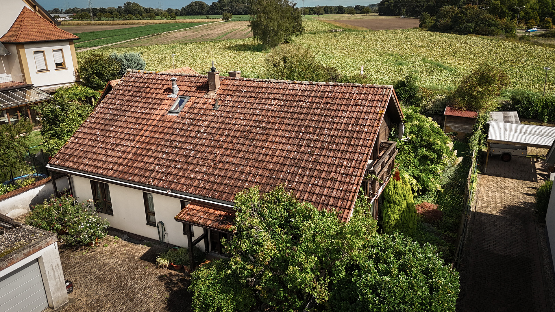 Einfamilienhaus in beruhigter Lage mit großem Garten - Sonnig. Großzügig. Modernisiert.