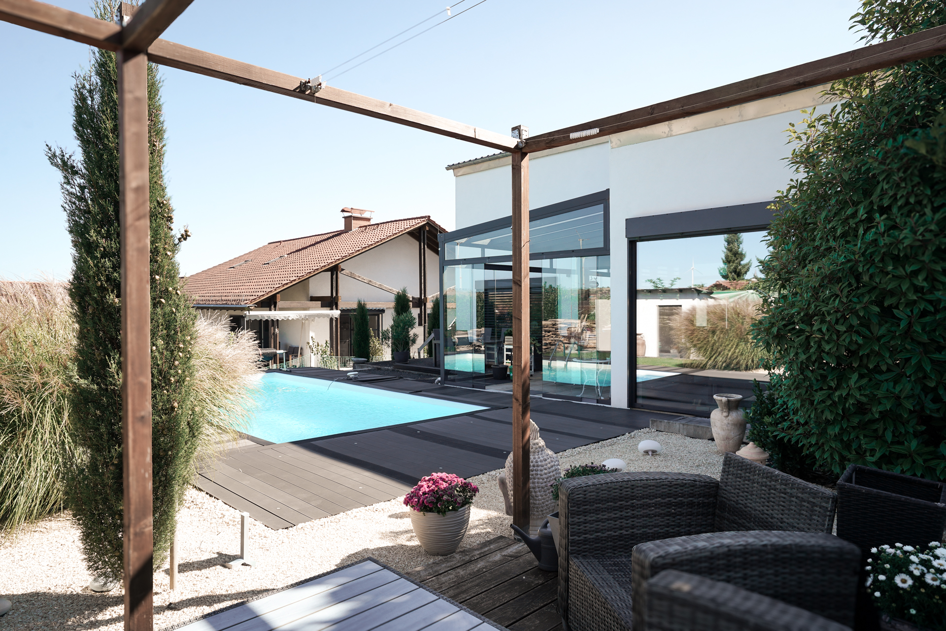 MODERNER FREISTEHENDER BUNGALOW MIT POOL | KERZENHEIM