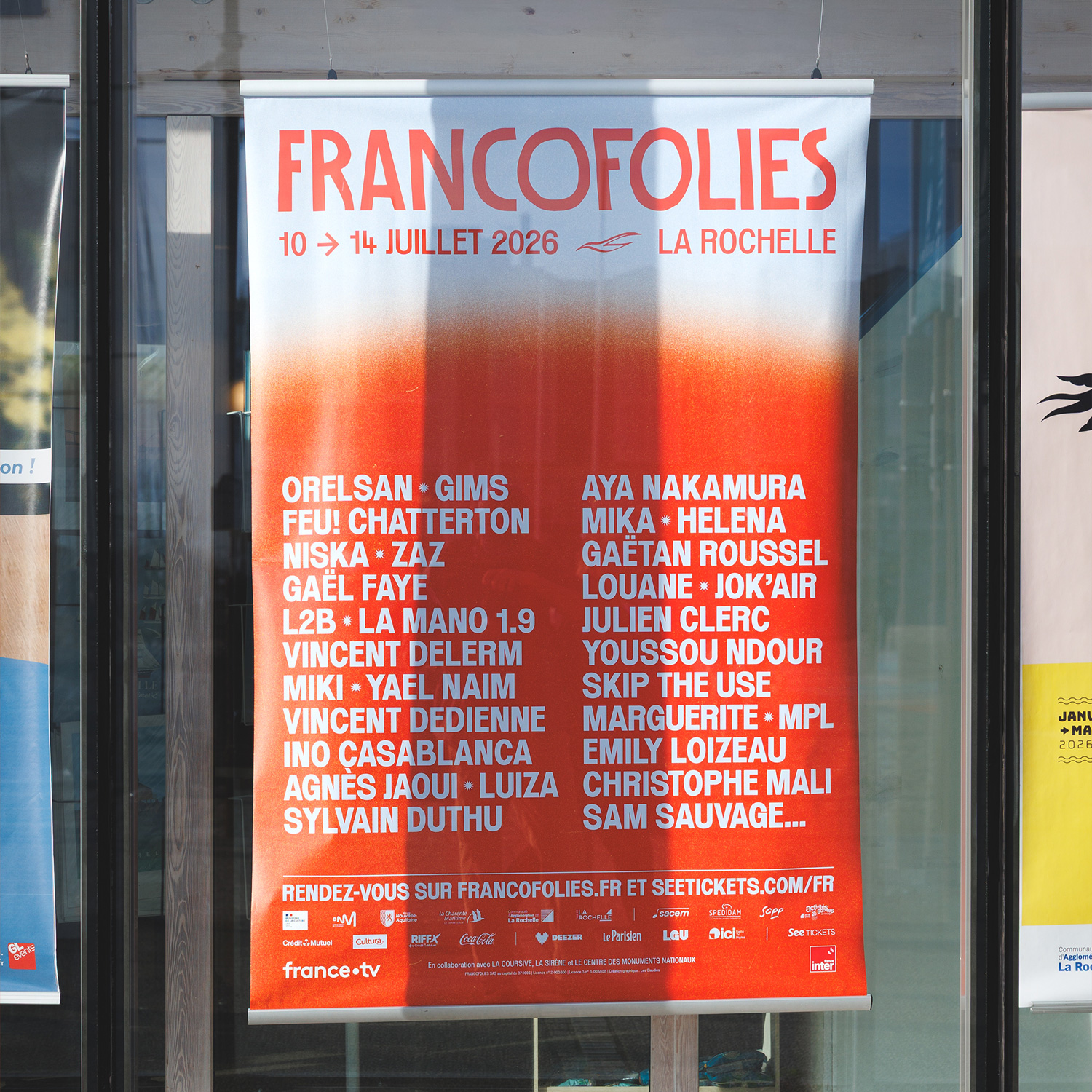 Demande : Créer le visuel de l’édition 2026 du festival des Francofolies. Réaliser une identité visuelle qui respire le soleil et la fin de journée. Le tout avec un traité minimaliste à la fois vintage et actuel.