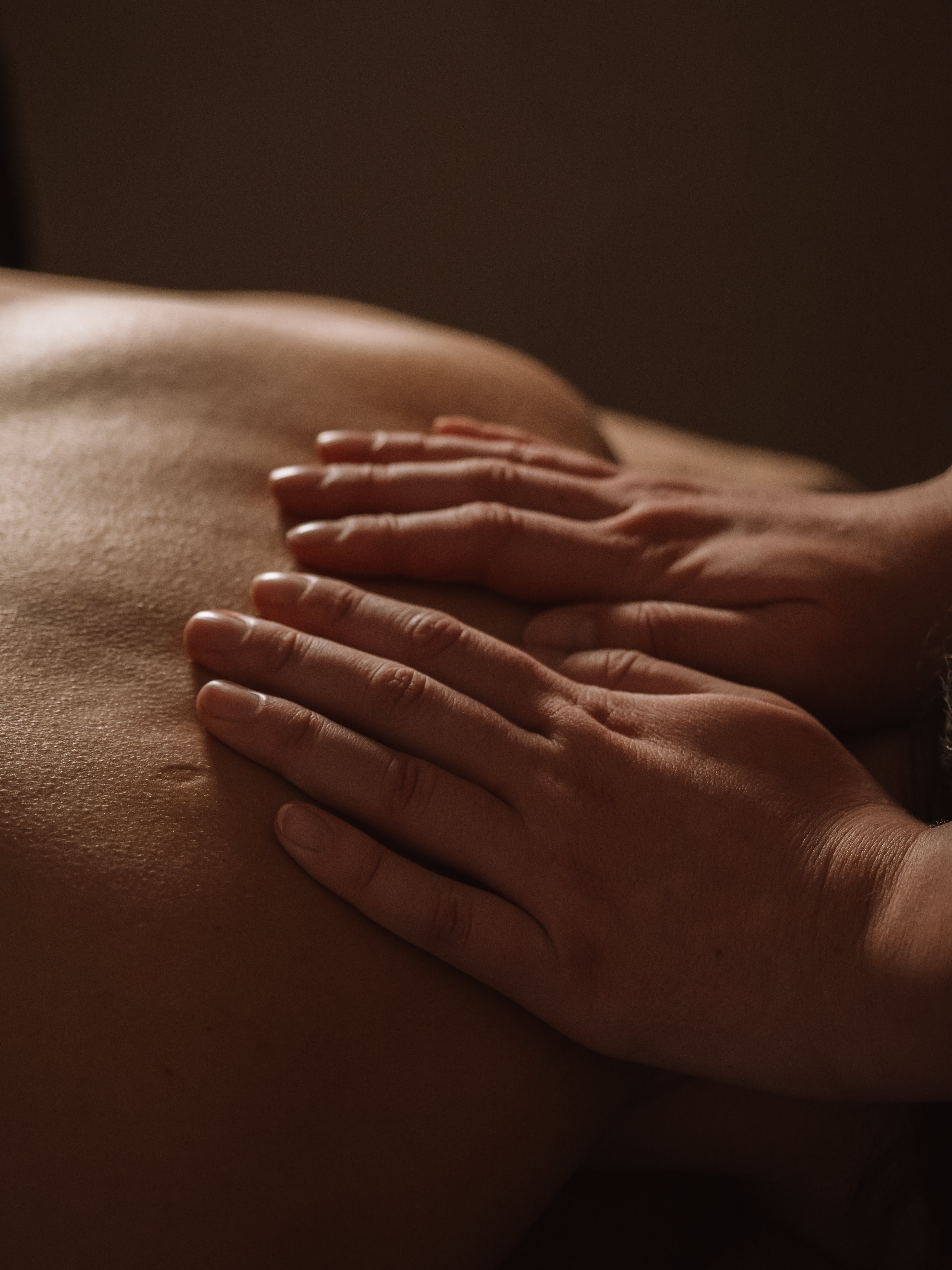 Zintuiglijke massage bij Joët Essence Eindhoven nabij Veldhoven rust, aanraking en geur