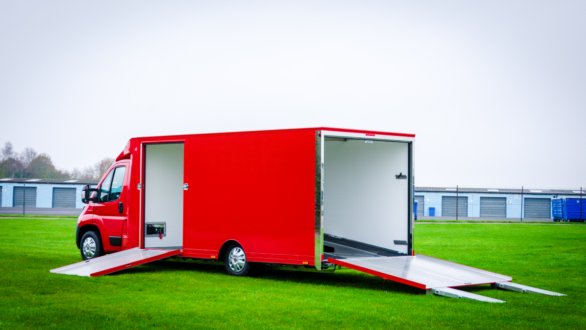 Why choose the Enclosed Vehicle Transporter?