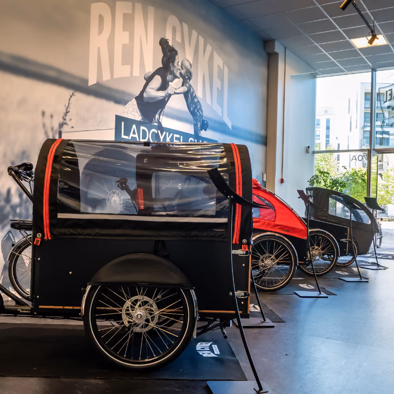 Christiania el ladcykler i showroom hos cykelværksted, klar til køb, cykelservice og reparation.