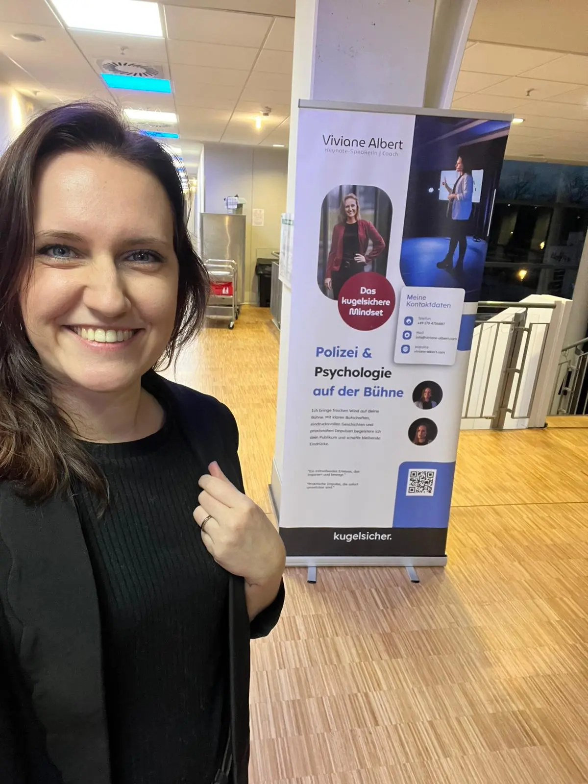 Viviane Albert vor ihrem Rollup