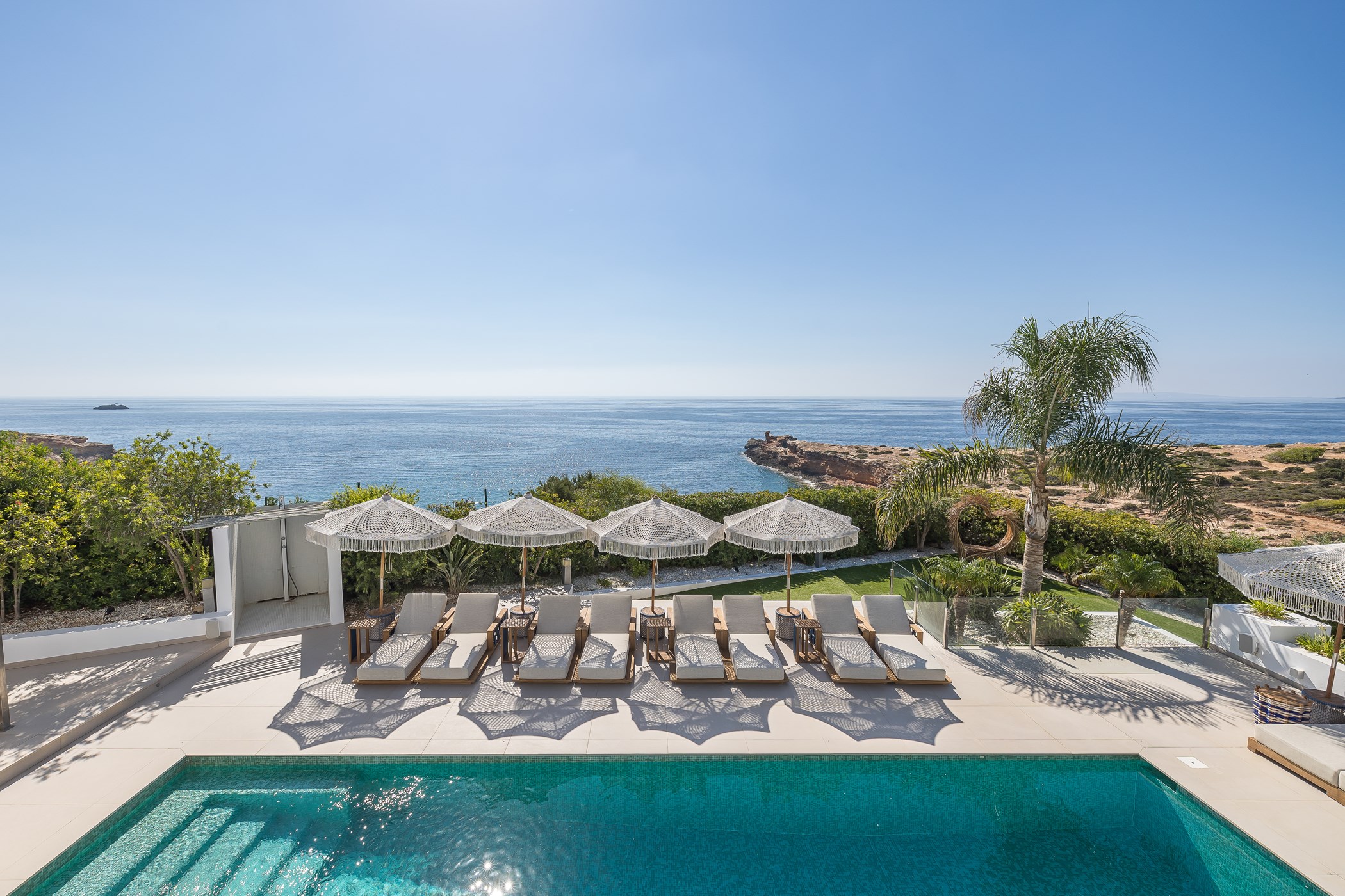 Villa Azura – 4-bedroom villa, with a swimming pool (photo 3 of 49)