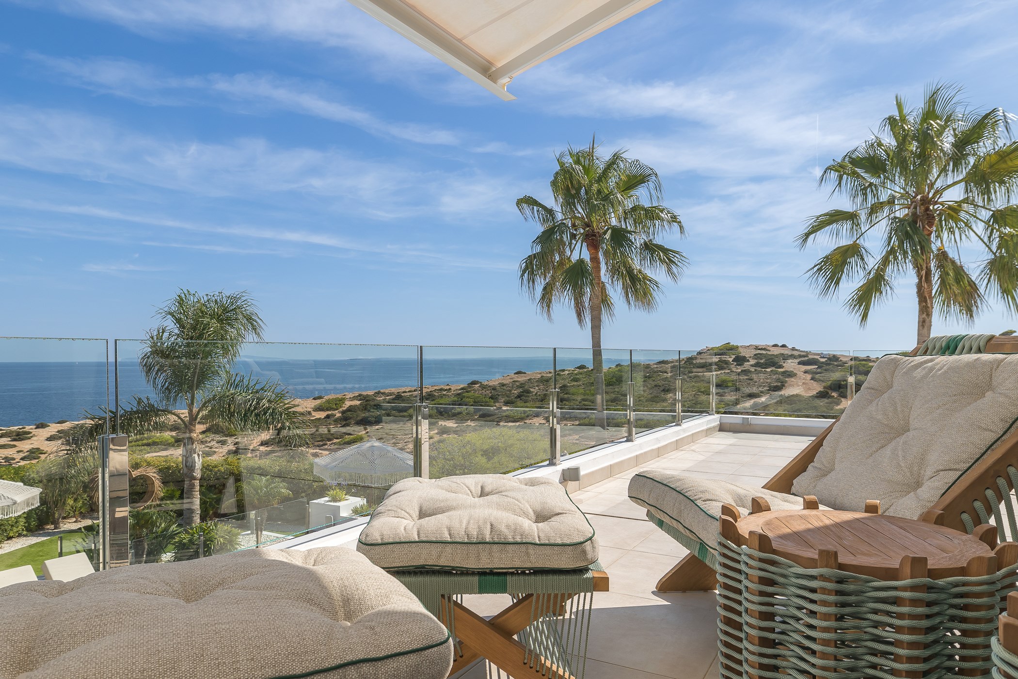 Villa Azura – 4-bedroom villa, with fully furnished interiors (photo 2 of 49)