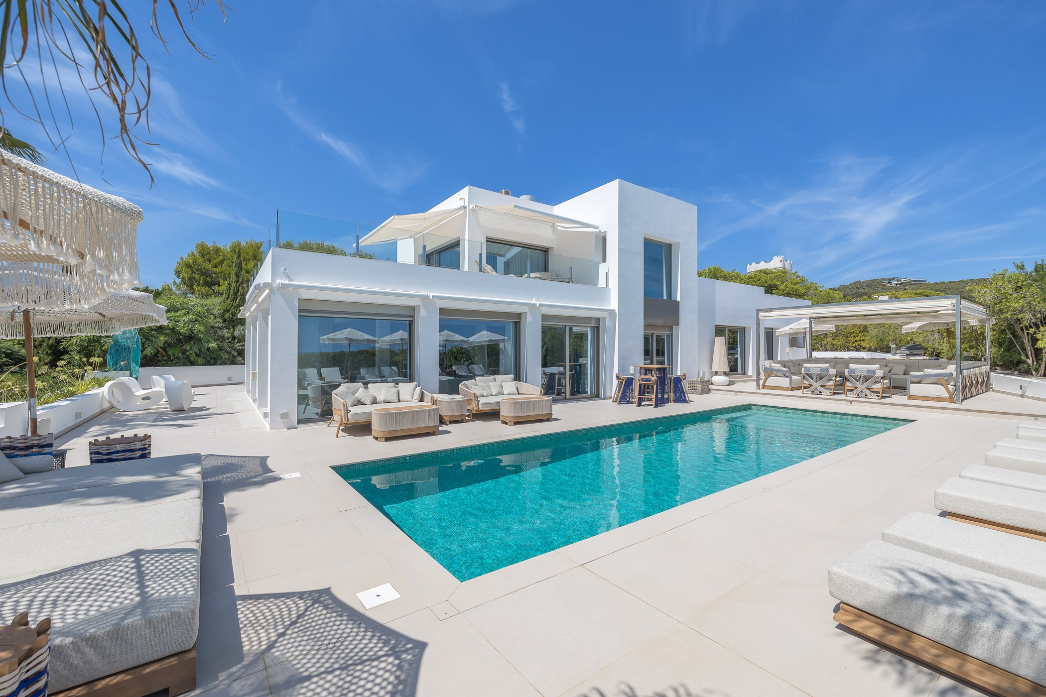 Villa Azura – 4-bedroom villa, with a swimming pool (photo 1 of 49)