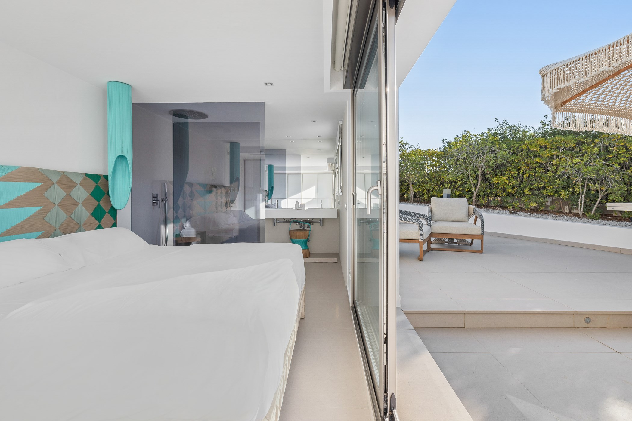 Villa Azura – 4-bedroom villa, with fully furnished interiors (photo 34 of 49)