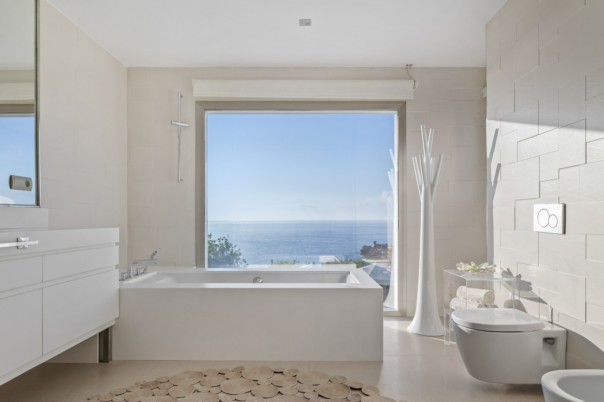 Villa Azura – 4-bedroom villa, with fully furnished interiors (photo 32 of 49)