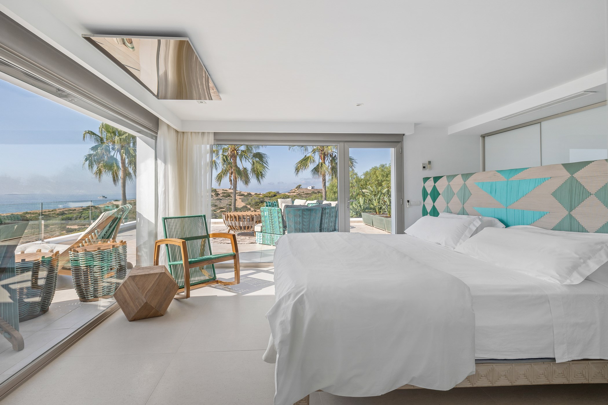 Villa Azura – 4-bedroom villa, with fully furnished interiors (photo 46 of 49)