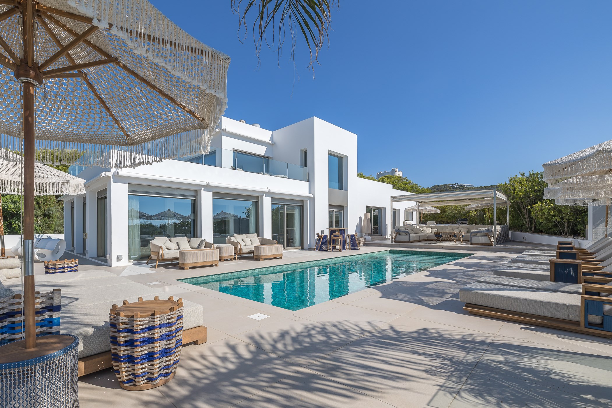Villa Azura – 4-bedroom villa, with fully furnished interiors (photo 48 of 49)