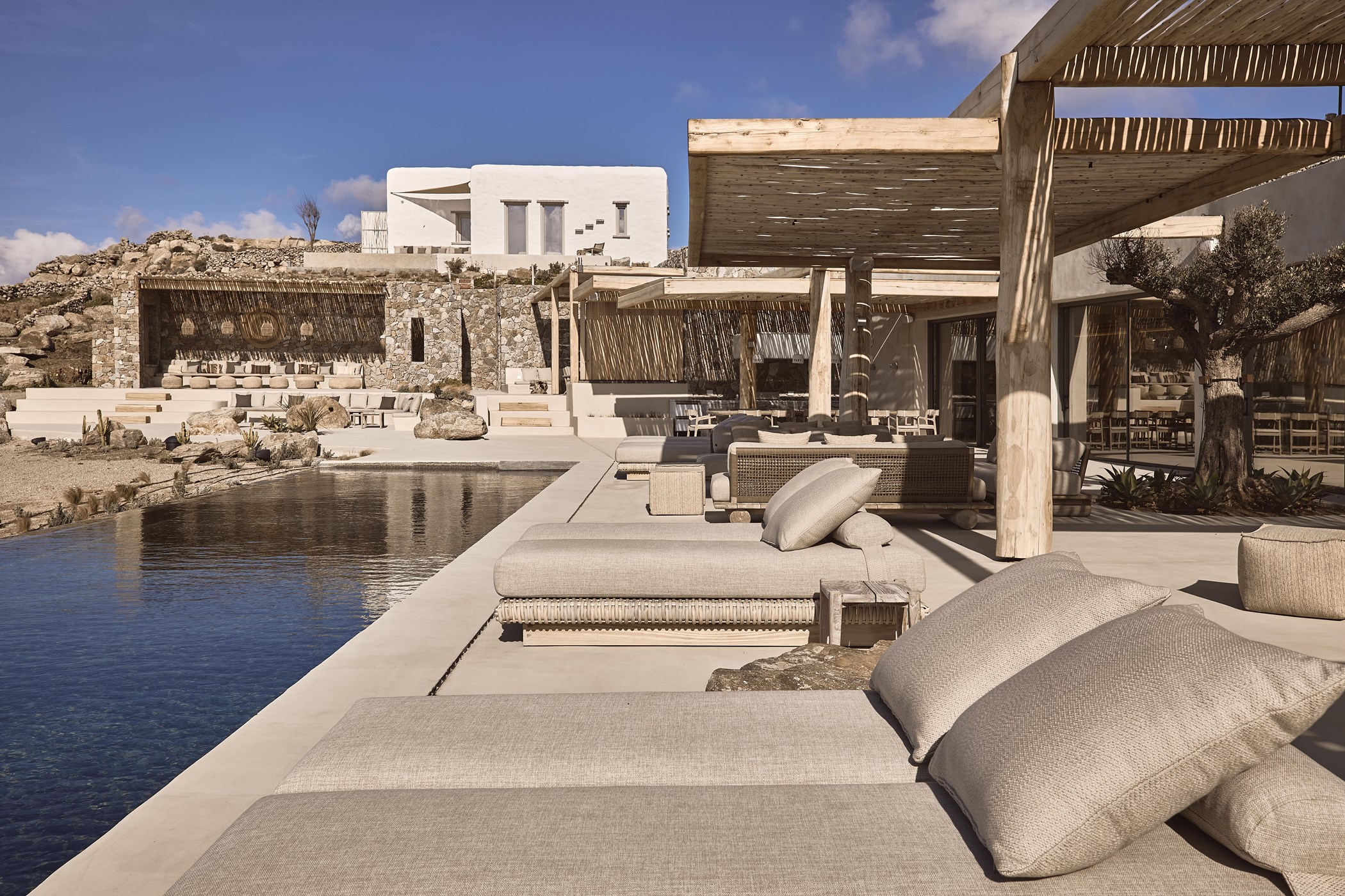 Prestige – 7-bedroom villa, with a swimming pool (photo 1 of 50)
