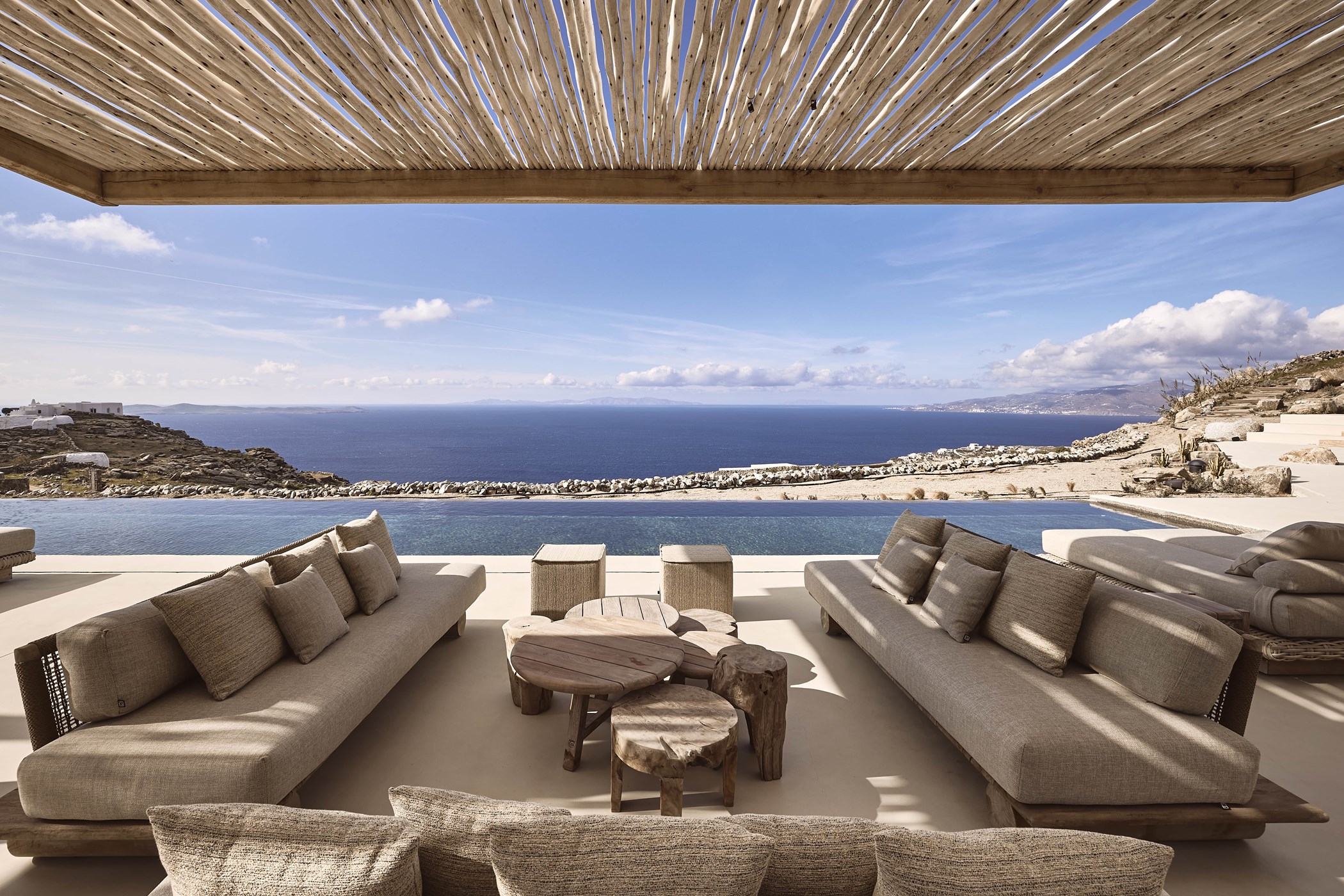 Prestige – 7-bedroom villa, with a swimming pool (photo 2 of 50)