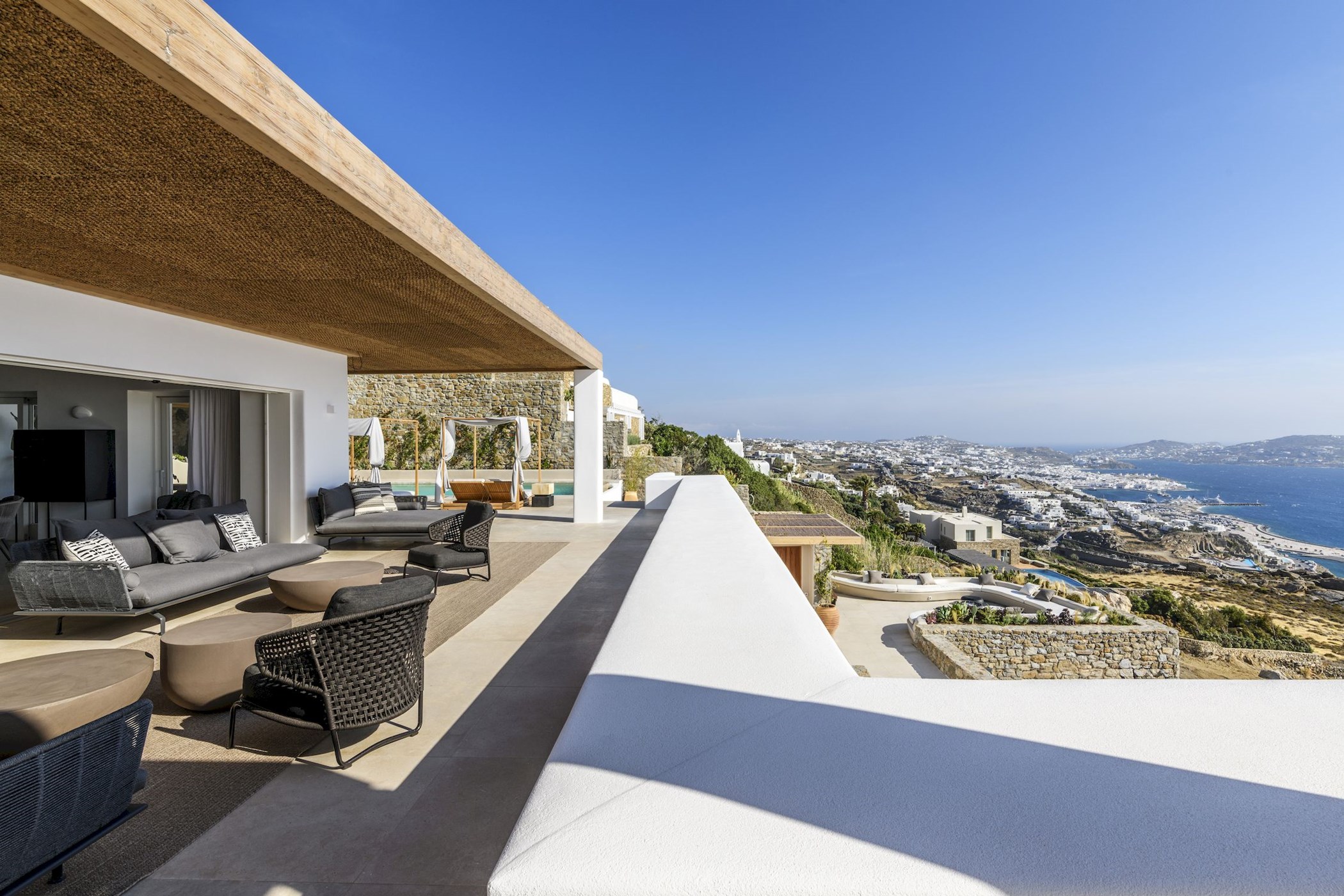 Paradise Escape – 8-bedroom villa, with sea views (photo 4 of 50)