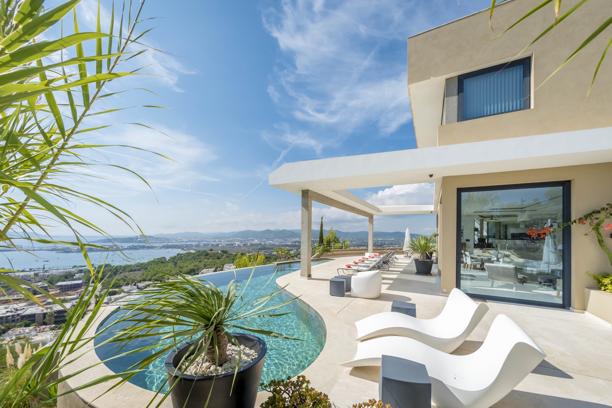 Villa Abigail – 4-bedroom villa, with sea views (photo 2 of 50)