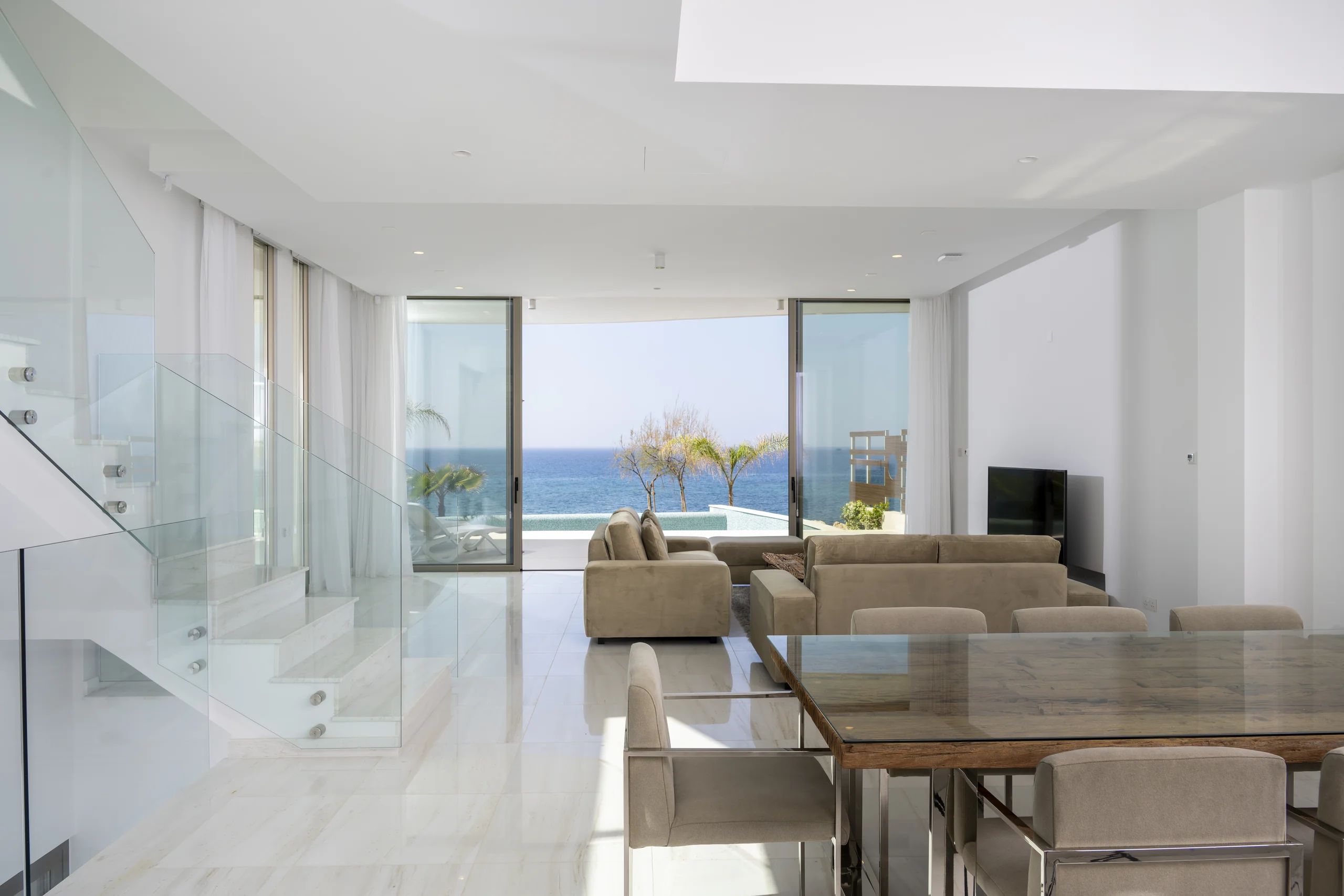 Armonia Beach Villas – villa, with a swimming pool (photo 3 of 23)
