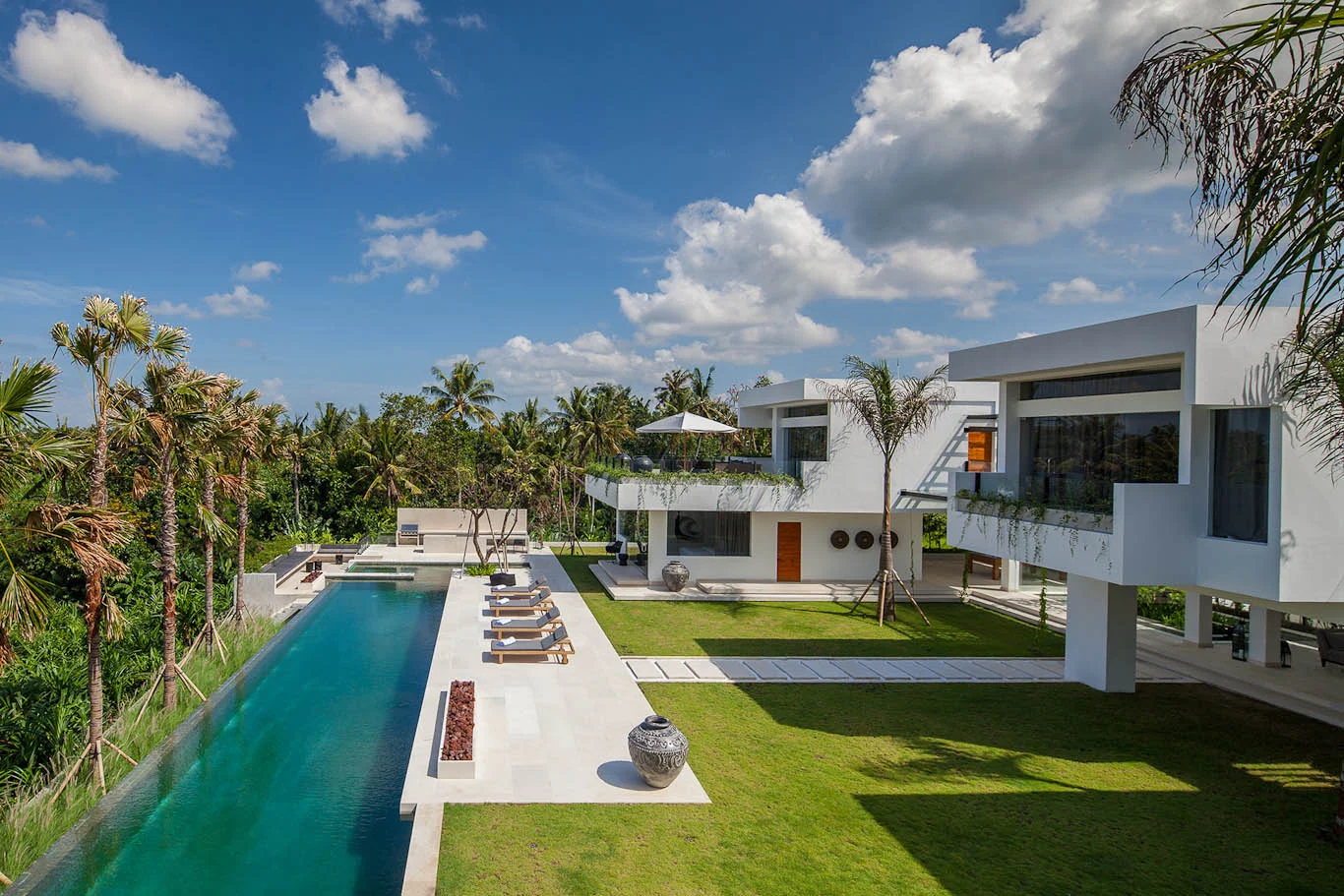 Villa Mevvah – 5-bedroom villa in Tumbak Bayu, Pererenan, Bali, with rice-field views (photo 5 of 18)