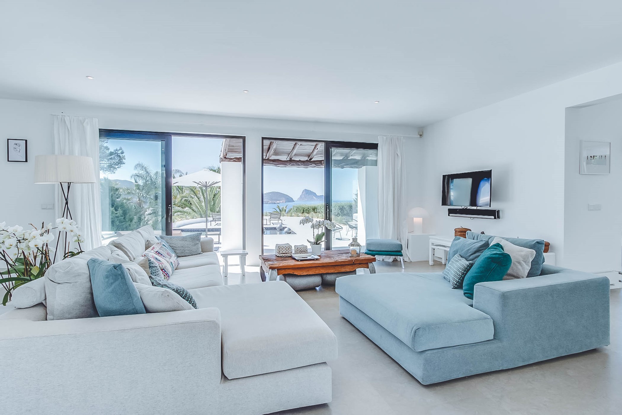 Villa Vivian – 6-bedroom villa, with sea views (photo 2 of 36)