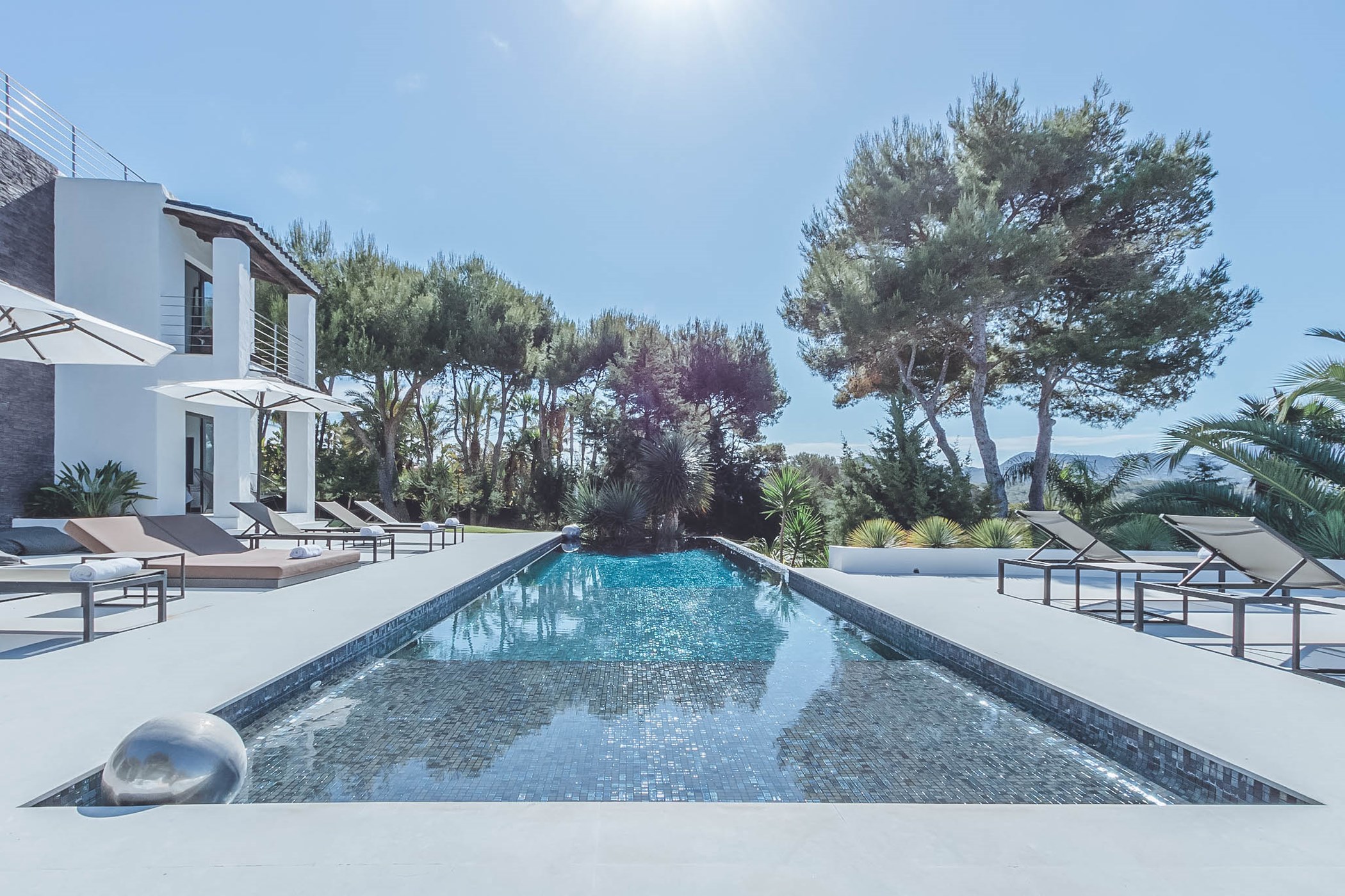 Villa Vivian – 6-bedroom villa, with a swimming pool (photo 1 of 36)