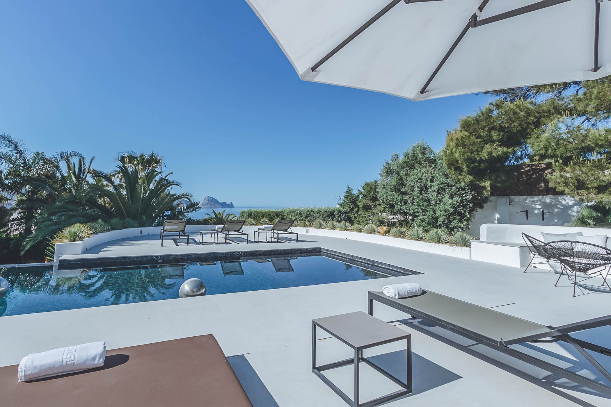 Villa Vivian – 6-bedroom villa, with a swimming pool (photo 5 of 36)