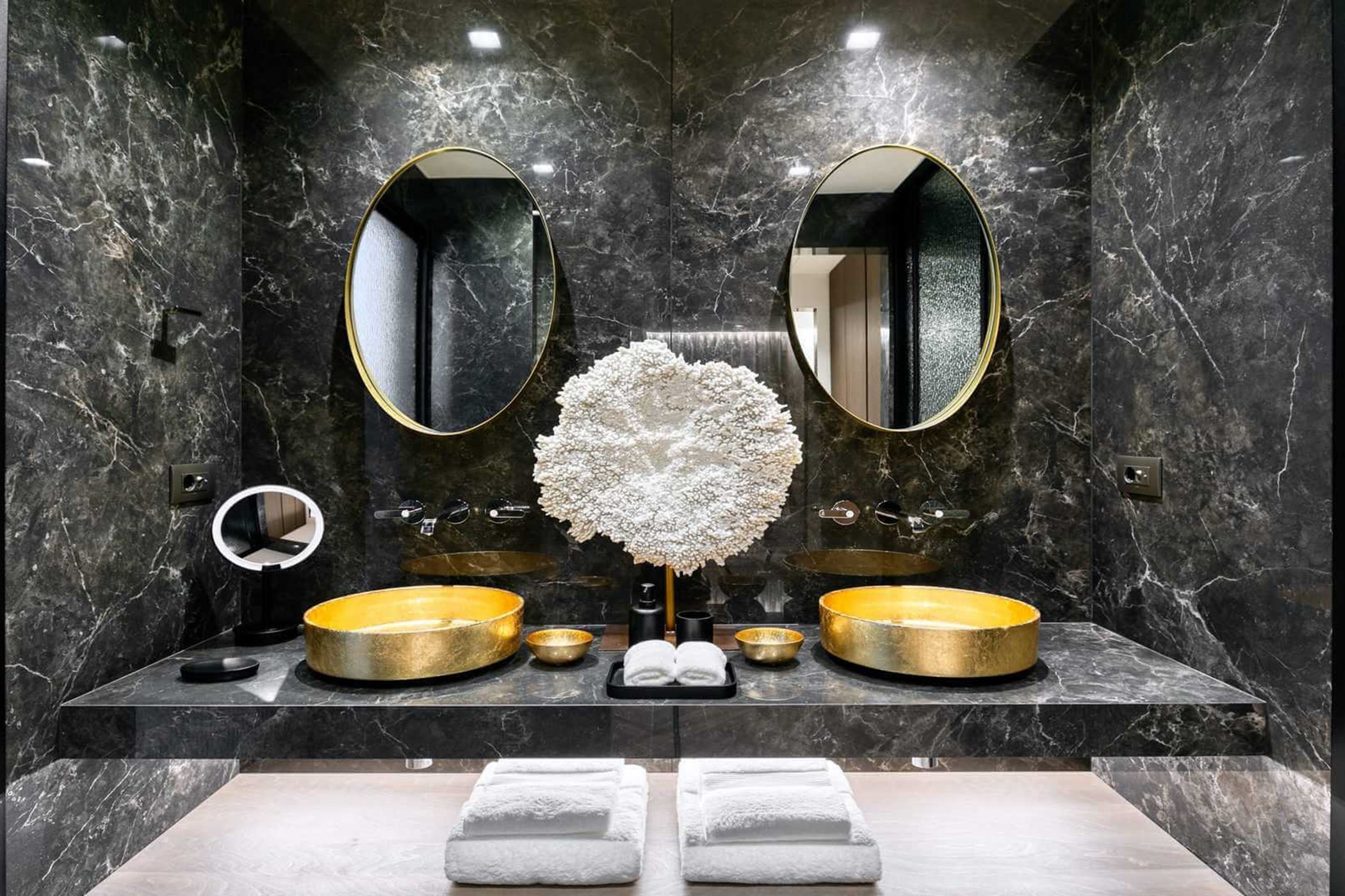 Sunset Paradise Estate – 7-bedroom villa, with a swimming pool (photo 45 of 50)