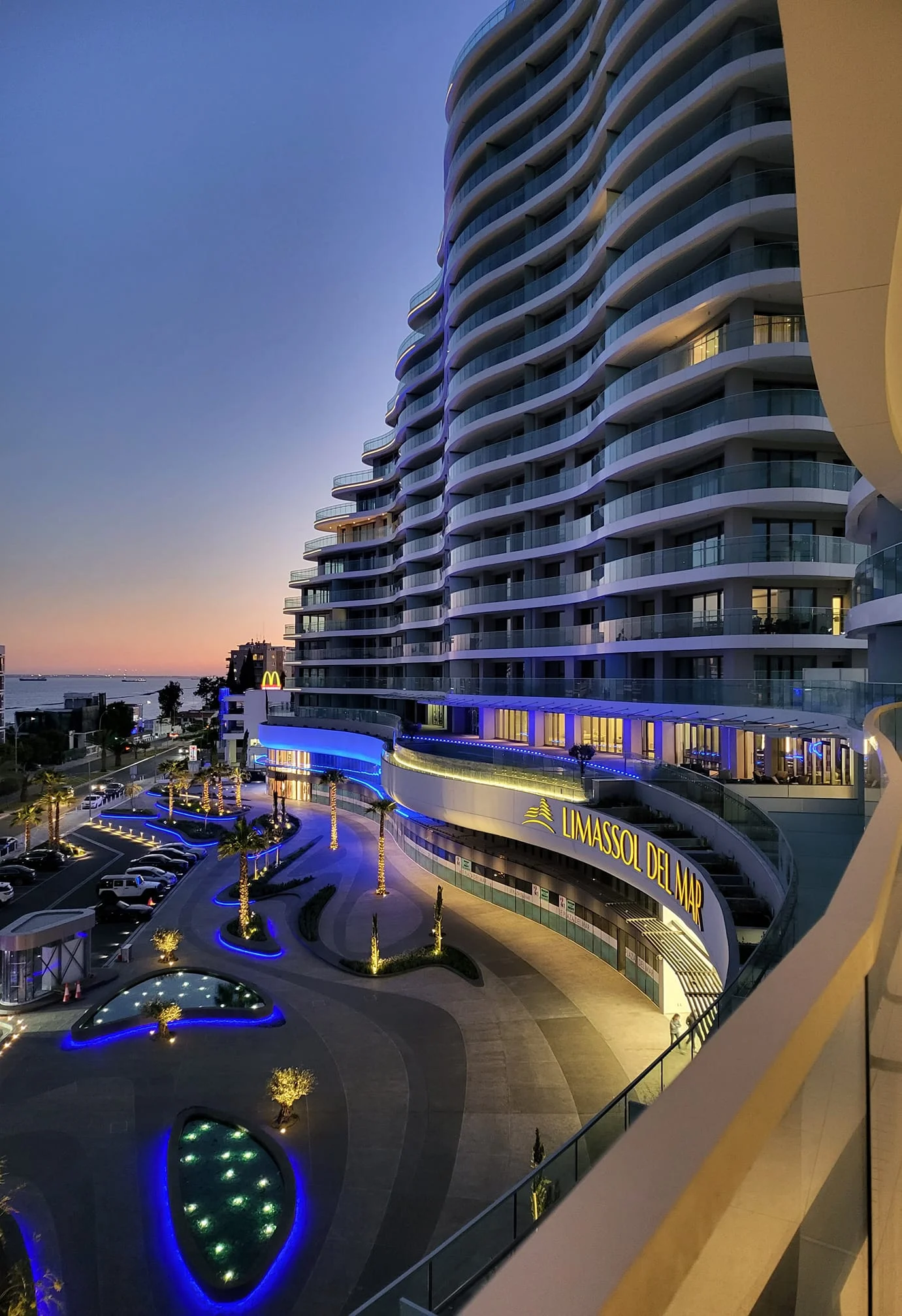 Limassol Del Mar – 4-bedroom penthouse in Limassol Del Mar, Limassol, Cyprus, with sea views (photo 8 of 25)