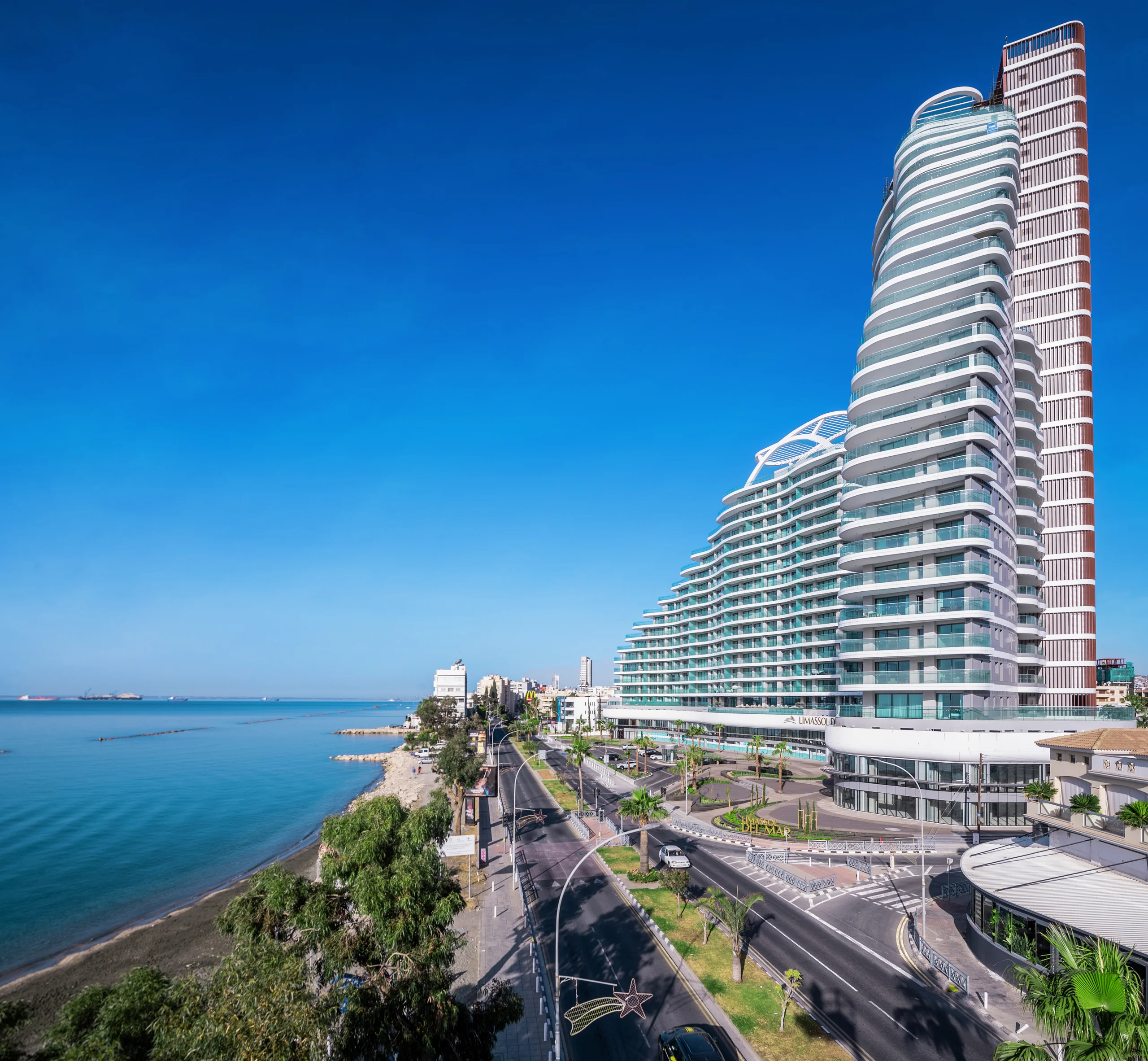 Limassol Del Mar – 4-bedroom penthouse in Limassol Del Mar, Limassol, Cyprus, with sea views (photo 17 of 25)