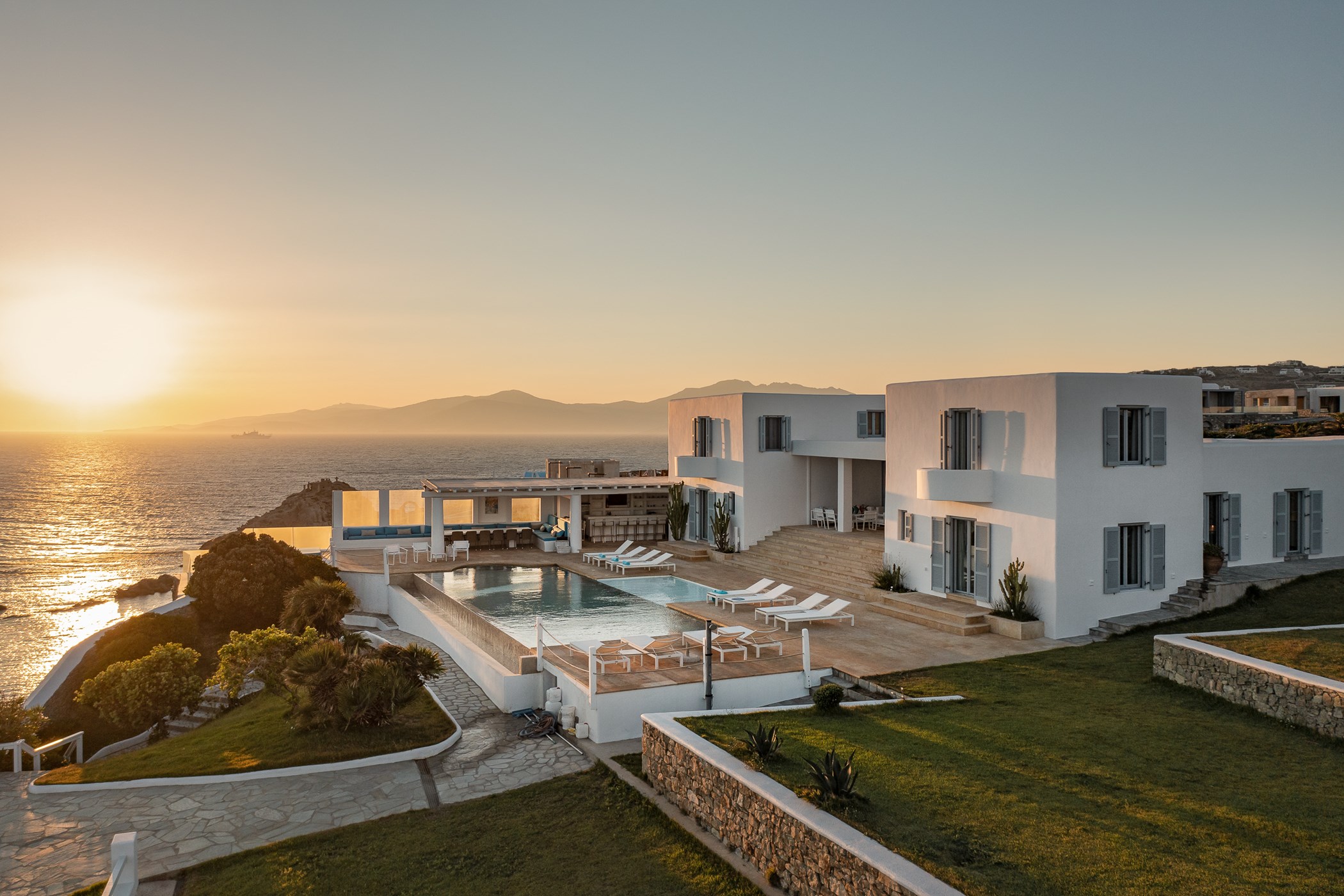 Villa Sea-Front – 7-bedroom villa, with a swimming pool (photo 9 of 26)