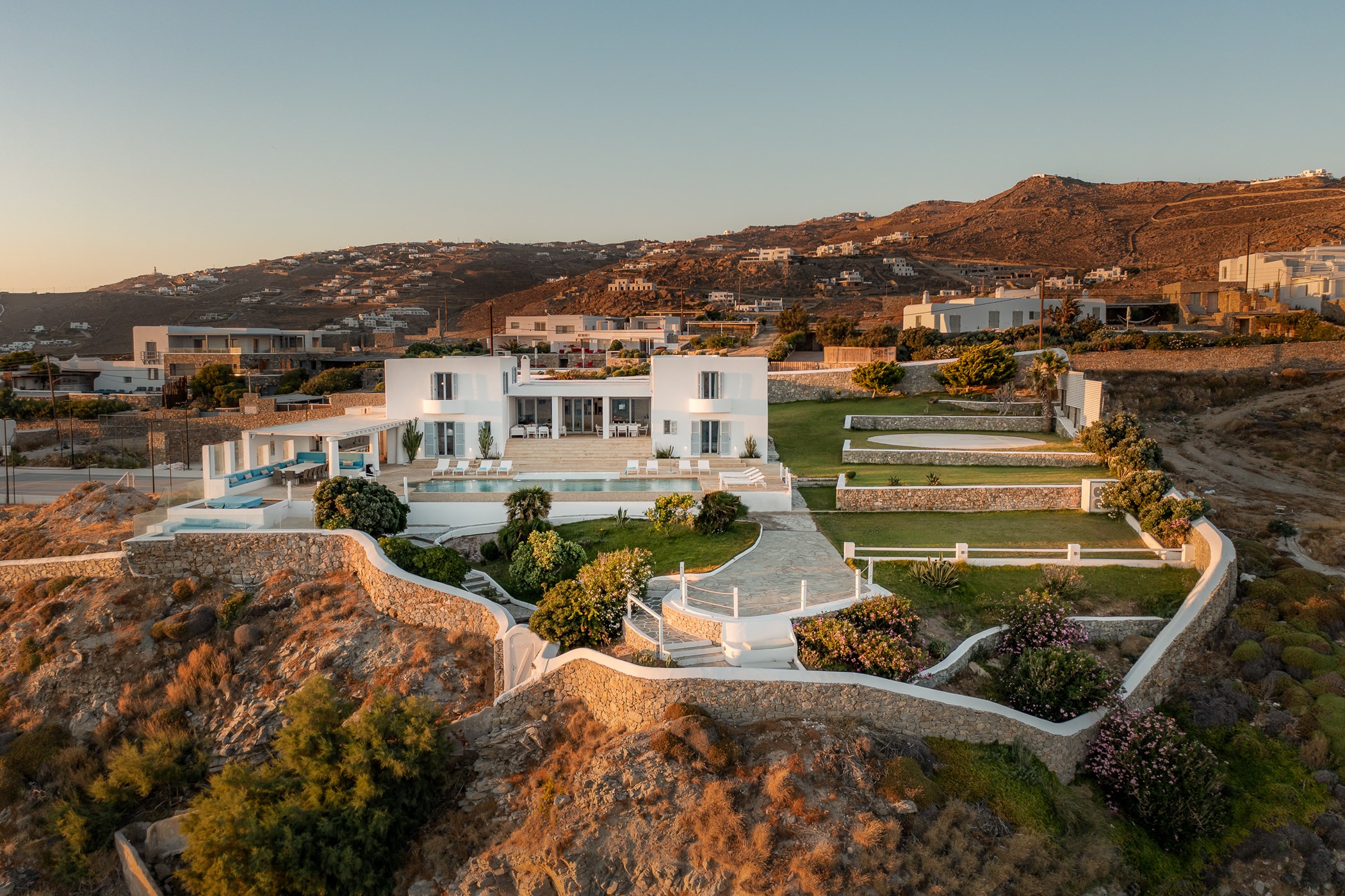 Villa Sea-Front – 7-bedroom villa, with a swimming pool (photo 2 of 26)