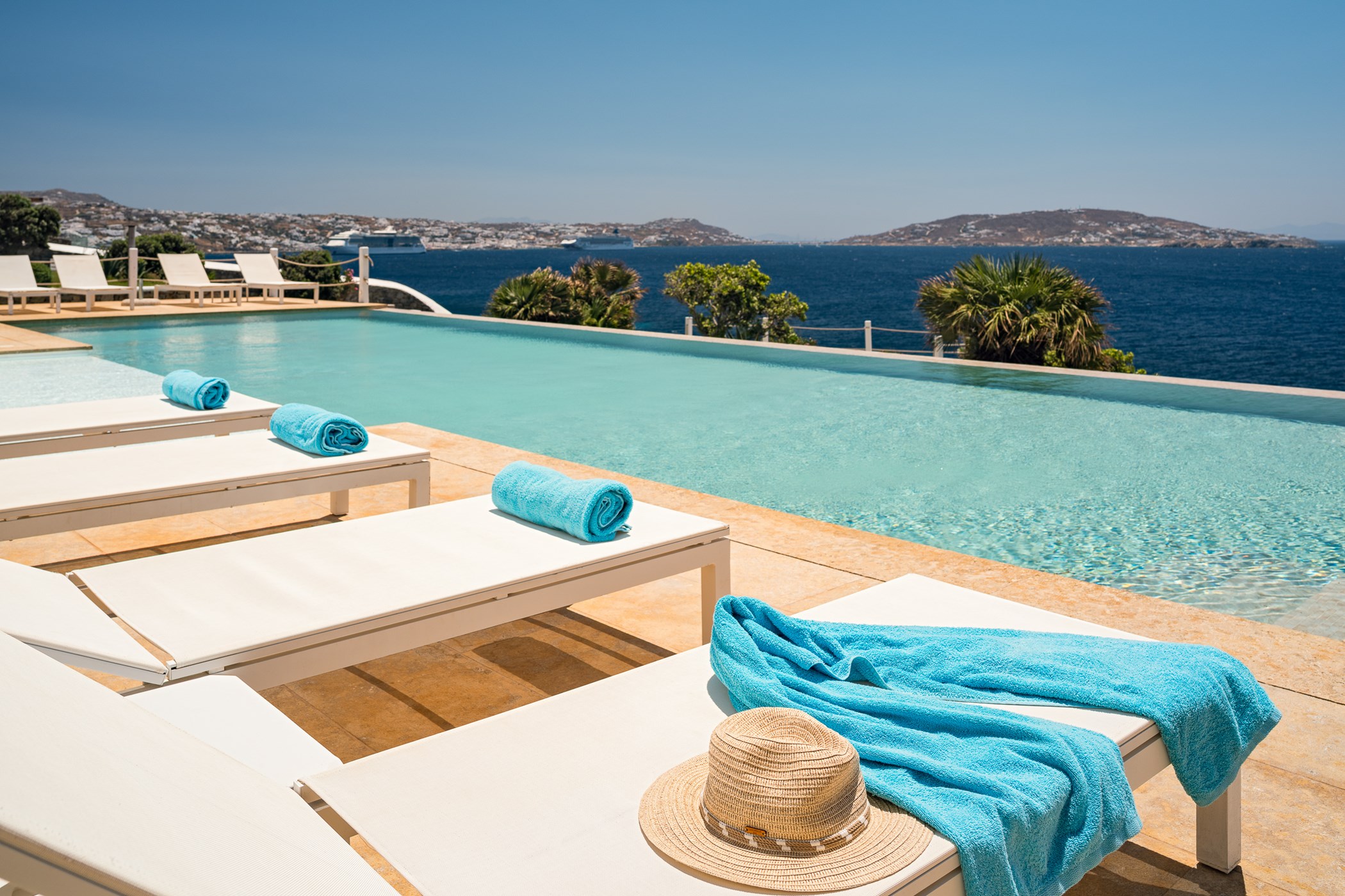 Villa Sea-Front – 7-bedroom villa, with a swimming pool (photo 22 of 26)