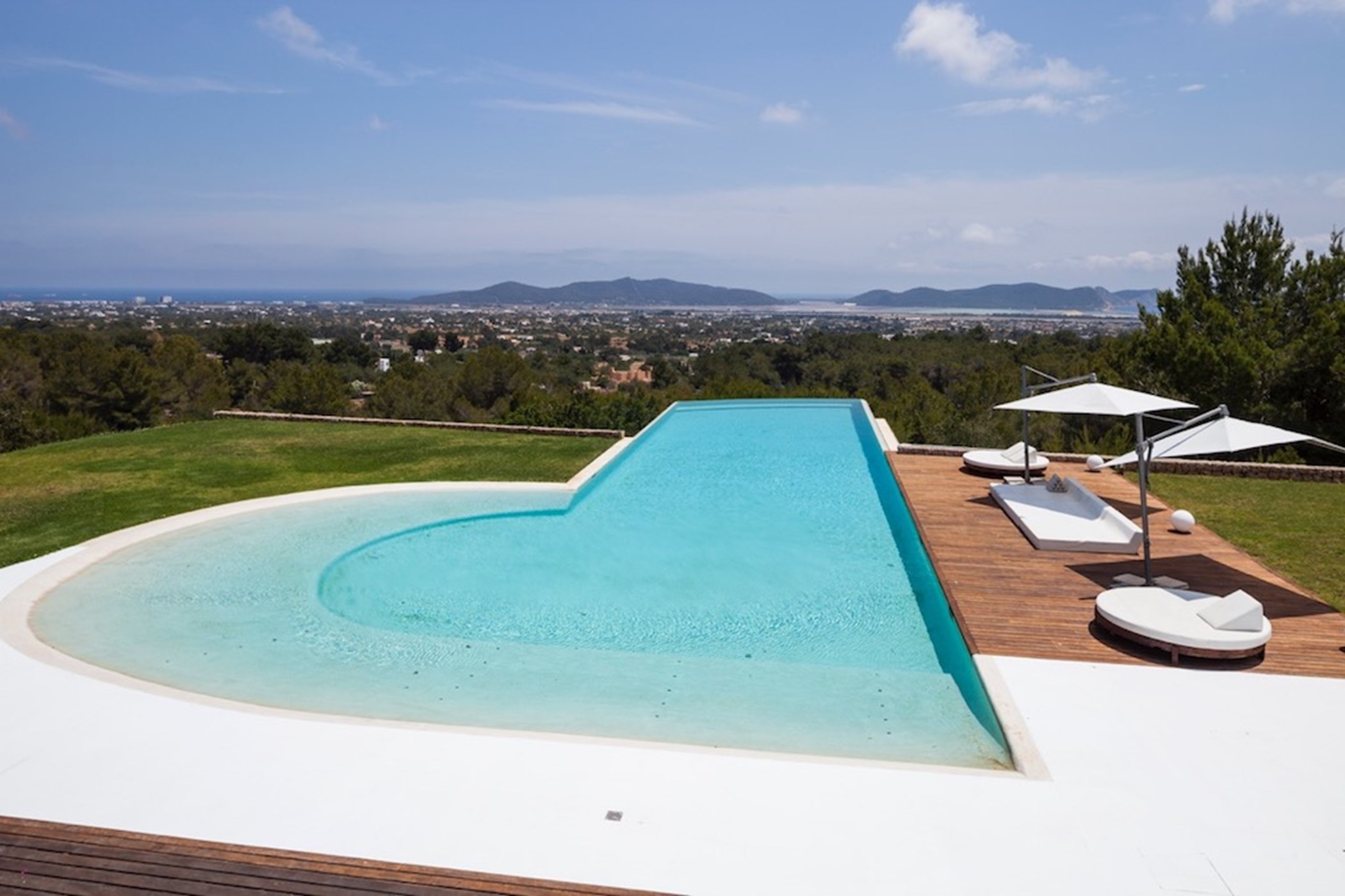 Villa Margo – 6-bedroom villa, with a swimming pool (photo 6 of 40)