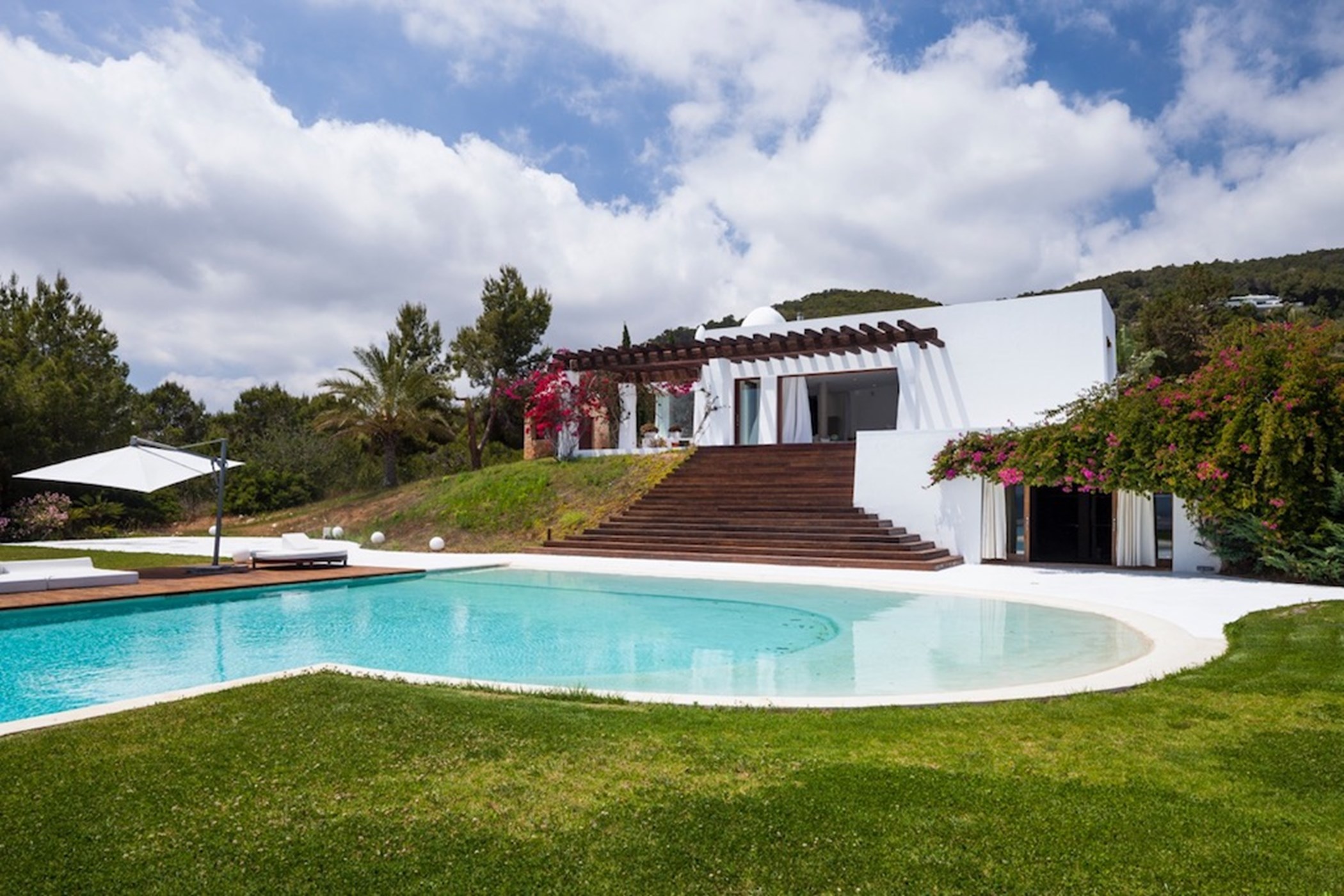 Villa Margo – 6-bedroom villa, with a swimming pool (photo 2 of 40)