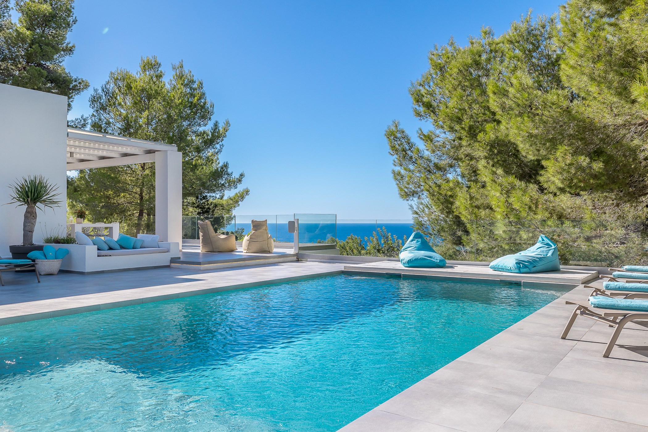 Villa Ivy – 6-bedroom villa, with a swimming pool (photo 16 of 48)