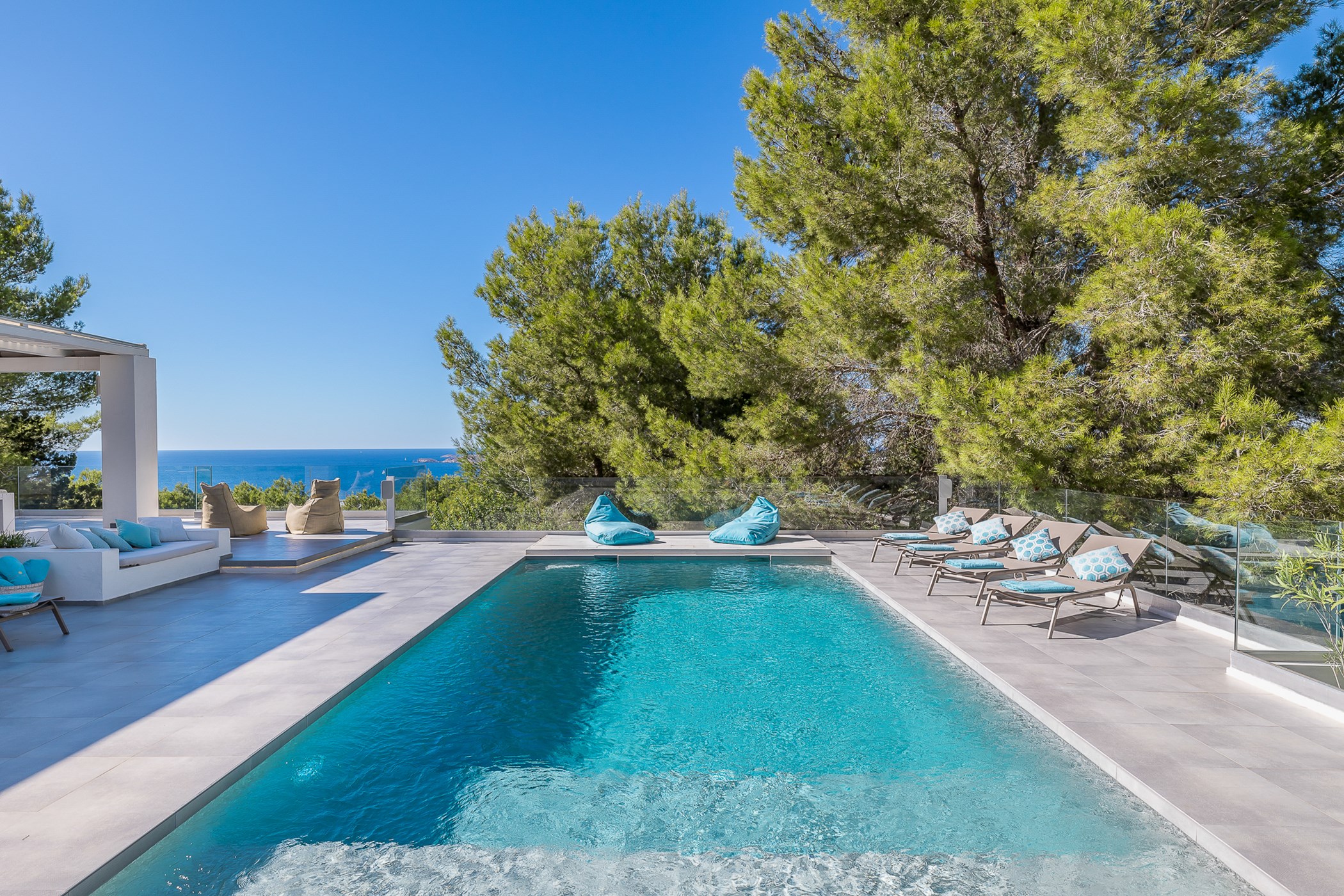 Villa Ivy – 6-bedroom villa, with a swimming pool (photo 19 of 48)