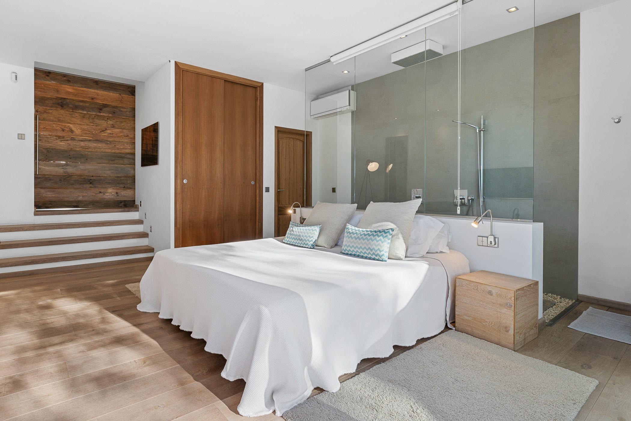 Villa Ivy – 6-bedroom villa, with a swimming pool (photo 31 of 48)