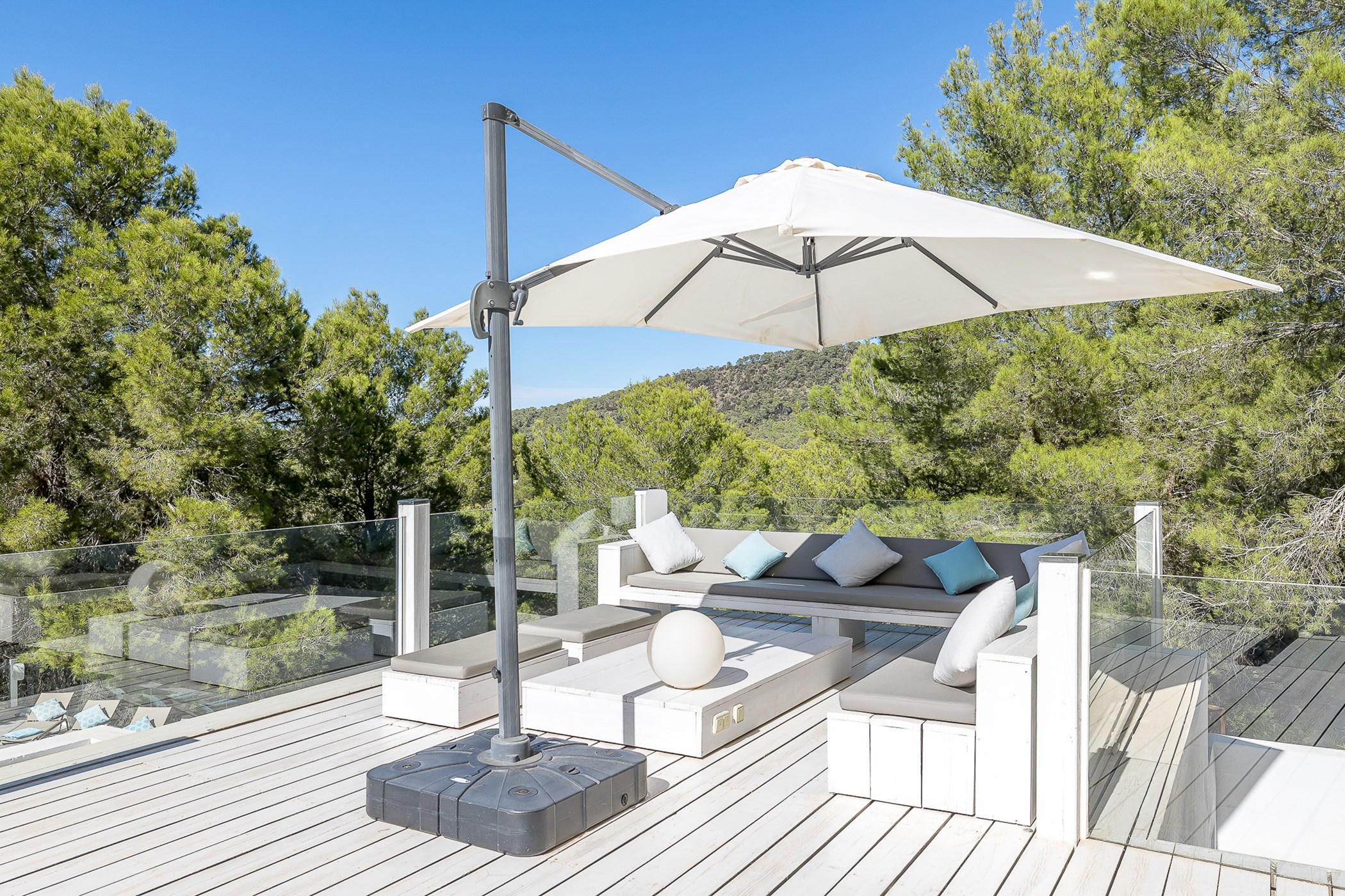 Villa Ivy – 6-bedroom villa, with a swimming pool (photo 37 of 48)