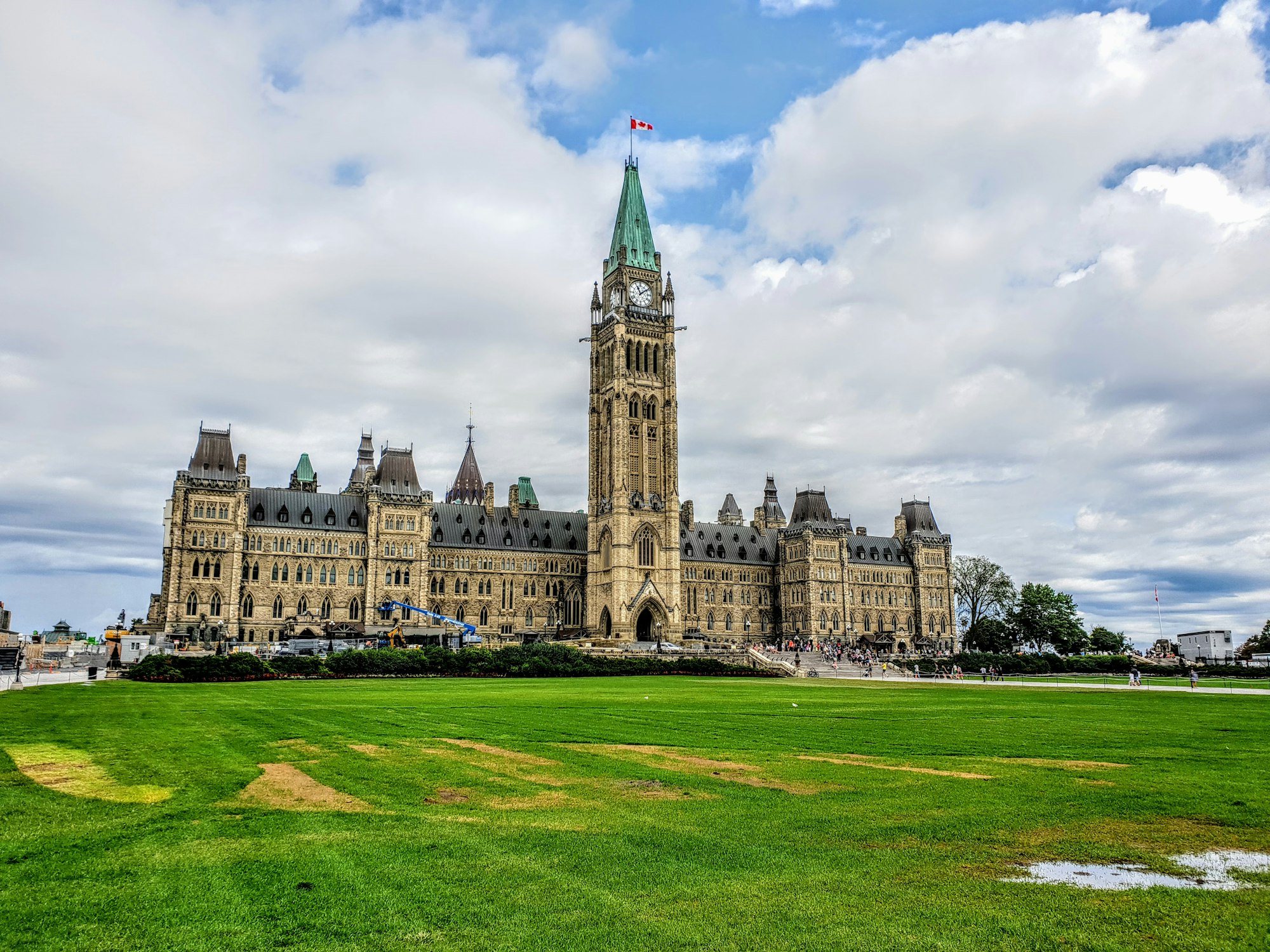 Federal Tracker: Liberals Lead by 9 as Race Holds Steady