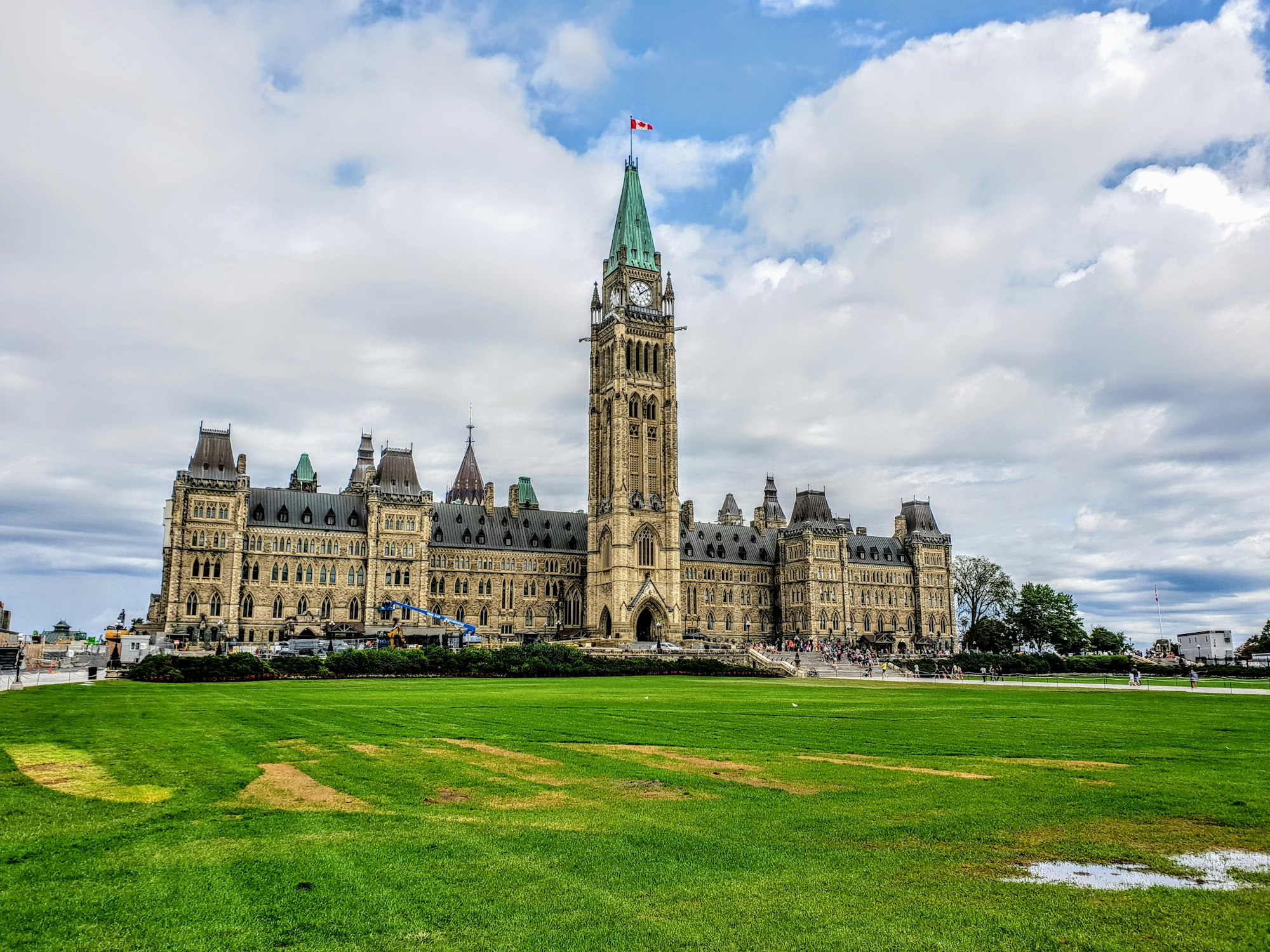 Federal Tracker: Liberals Lead by 14, NDP Edges Up to 15%