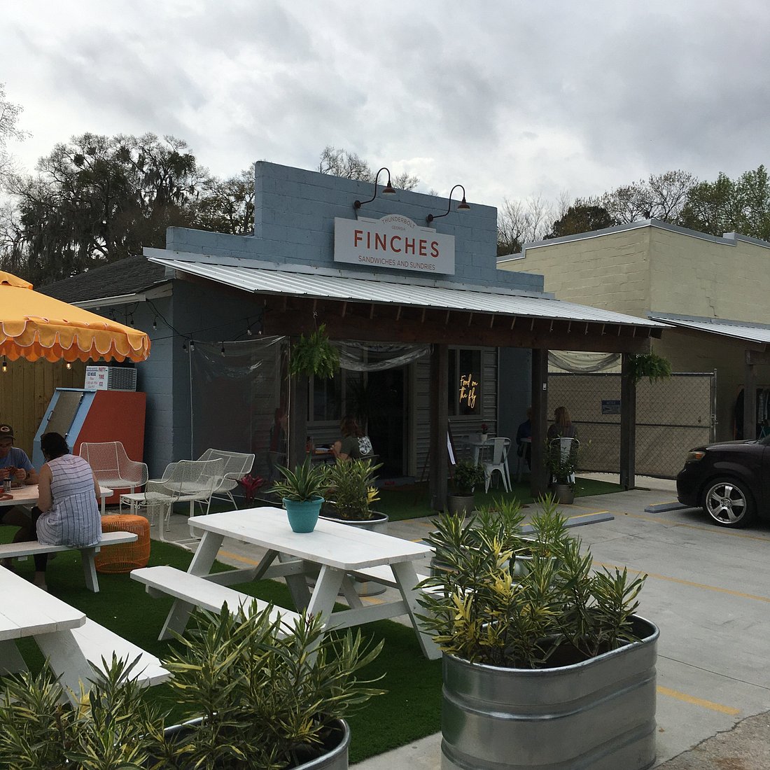 Finches Sandwiches & Sundries to Close in Thunderbolt