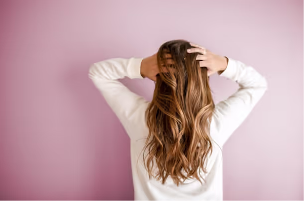 Imagen decorativa con diferentes productos de belleza