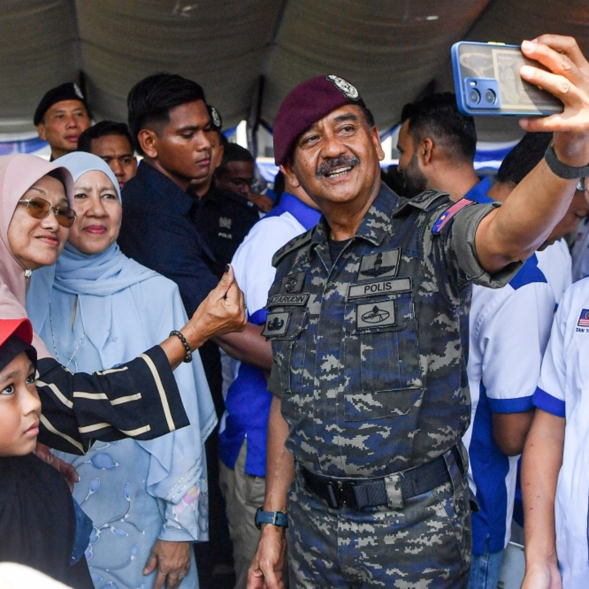 ‘Strong yet people-oriented’: Home Minister pays tribute to IGP Razarudin’s service ahead of his retirement