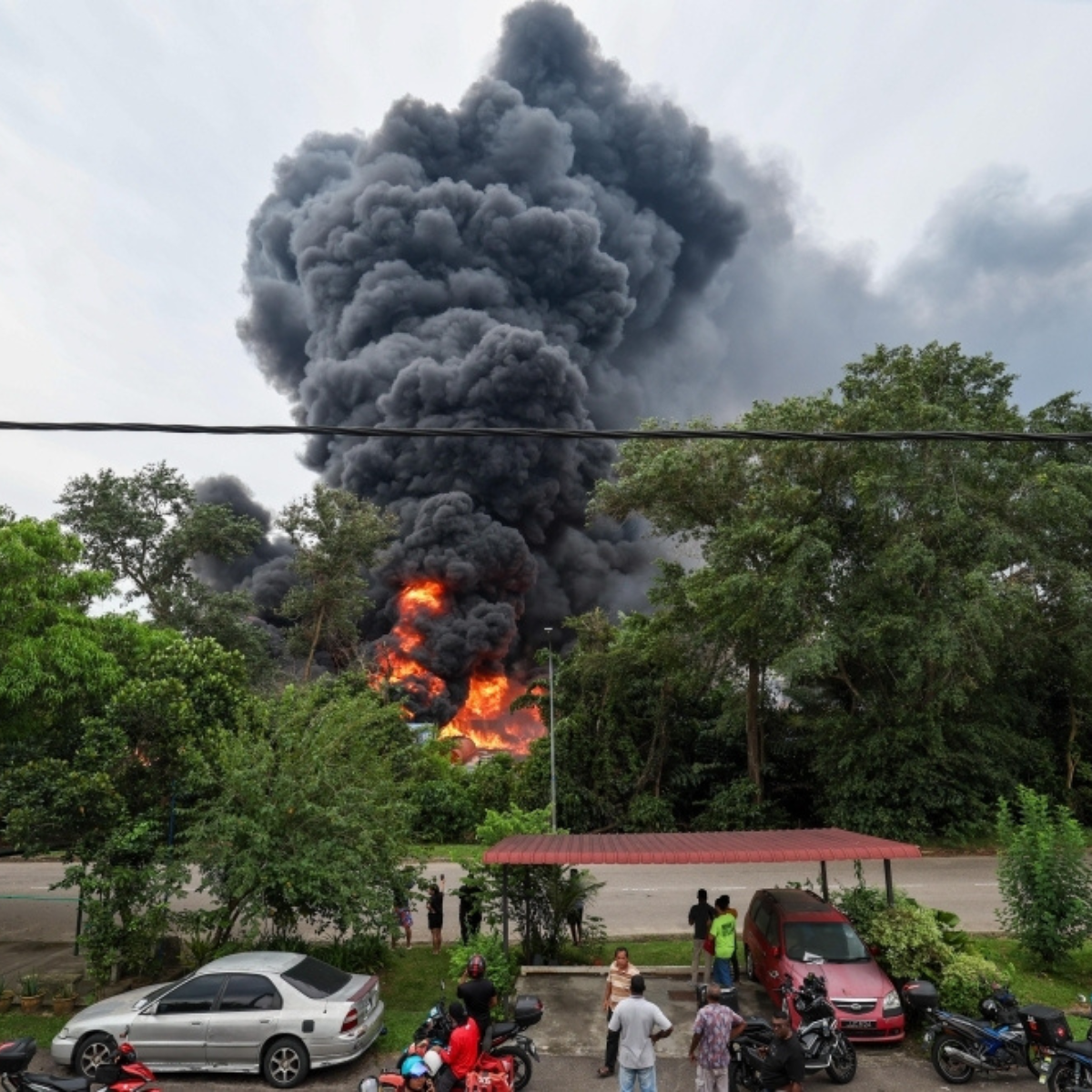 DOE: No Ammonia or Toxic Gas Detected Near Johor Oil Storage Fire Site