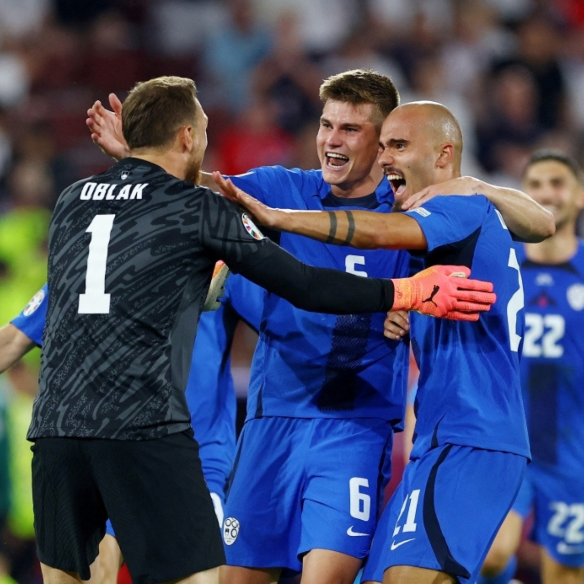 Leeds bolster defence with £15m signing of Slovenia’s Bijol from Udinese